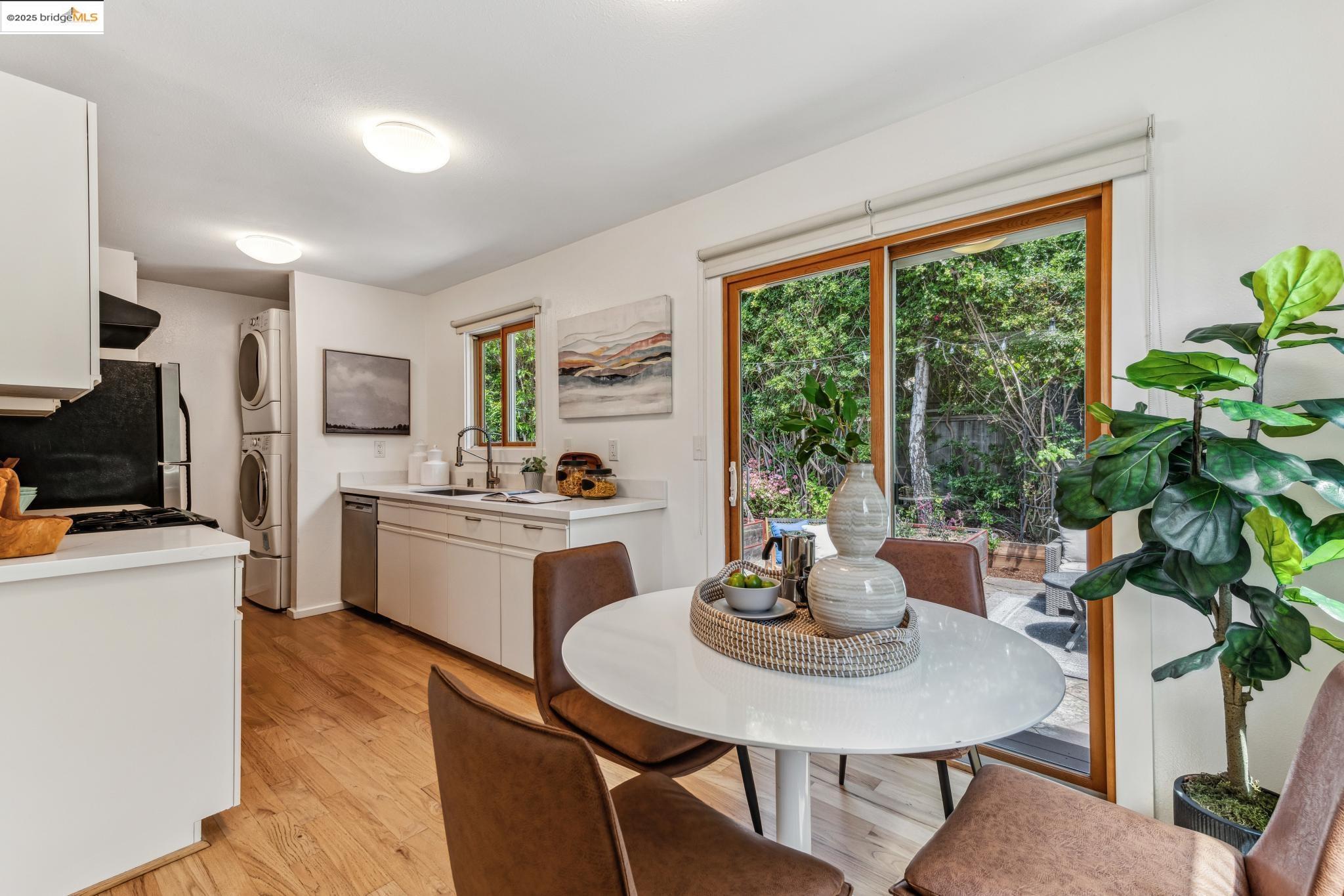 Detail Gallery Image 16 of 51 For 2335 10th St #C,  Berkeley,  CA 94710 - 2 Beds | 1 Baths