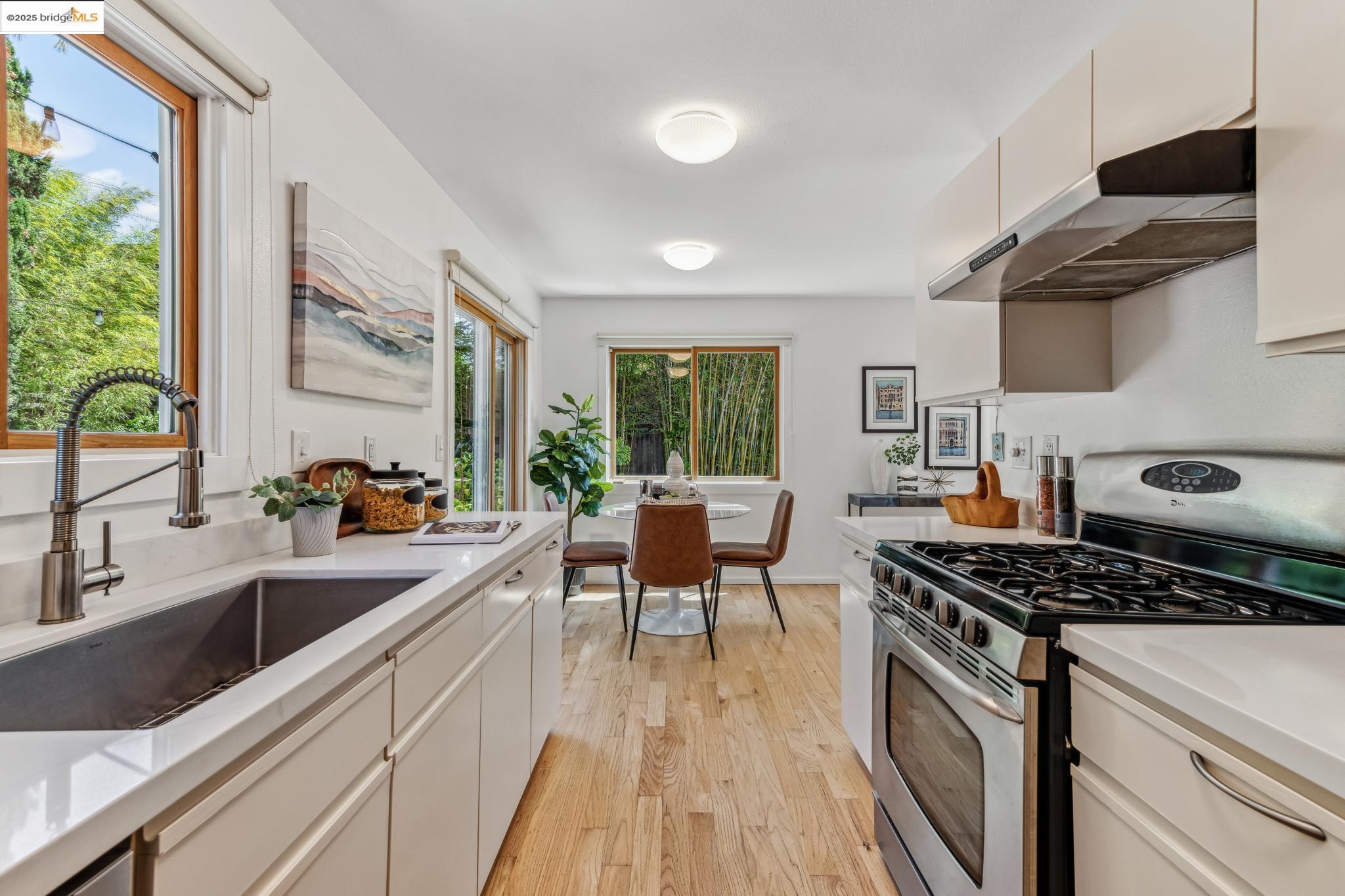Detail Gallery Image 20 of 51 For 2335 10th St #C,  Berkeley,  CA 94710 - 2 Beds | 1 Baths