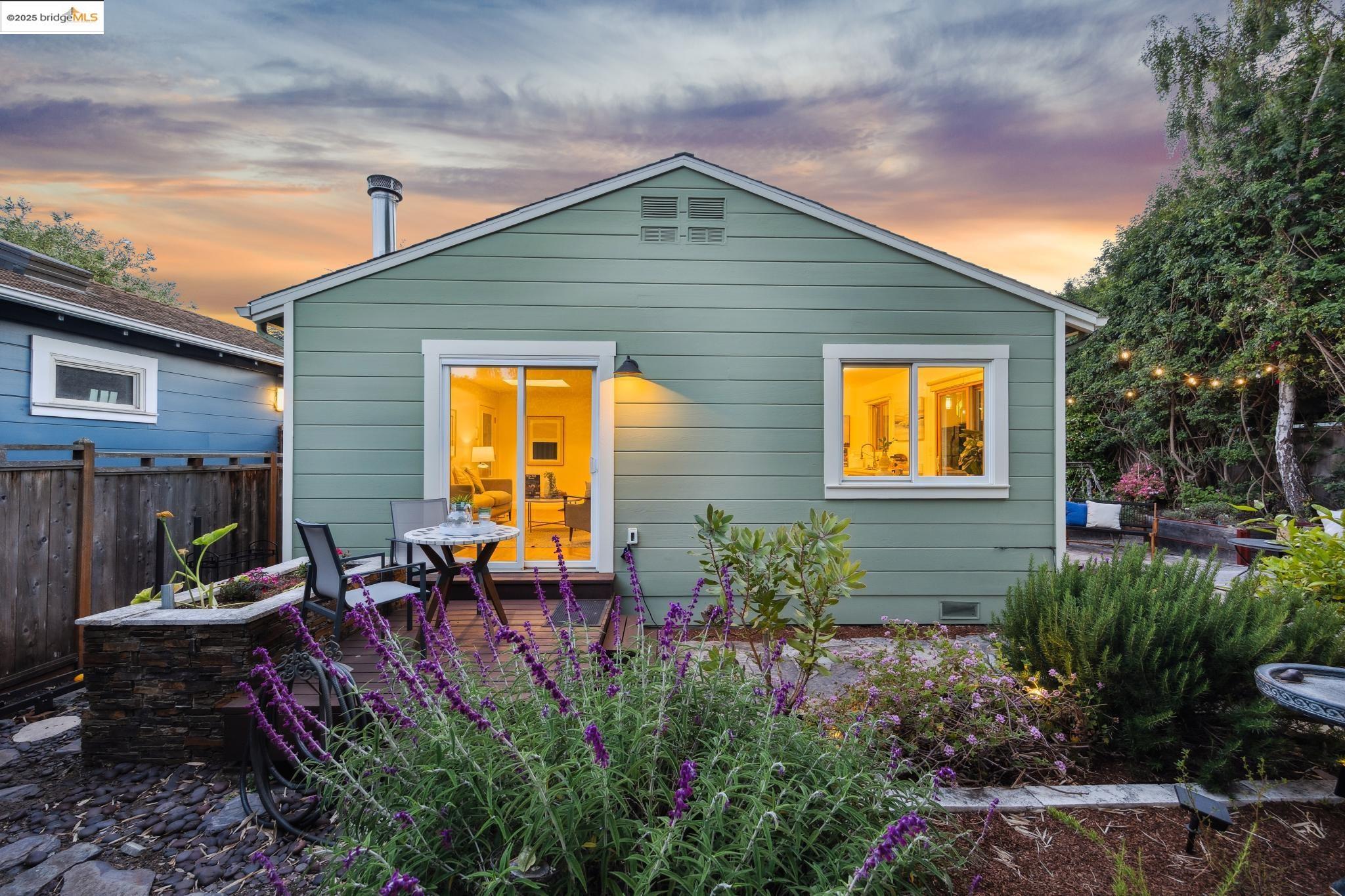 Detail Gallery Image 26 of 51 For 2335 10th St #C,  Berkeley,  CA 94710 - 2 Beds | 1 Baths