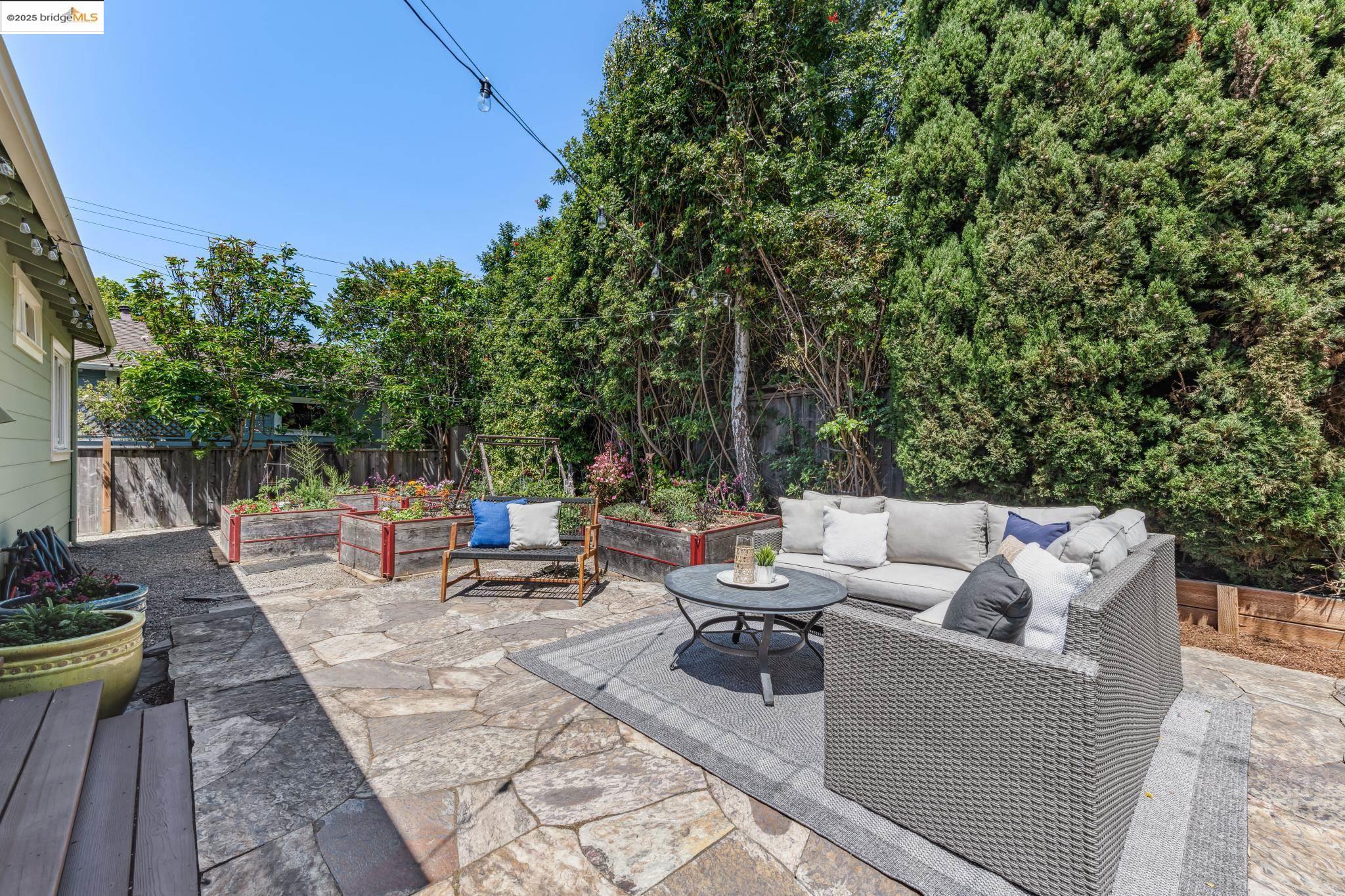 Detail Gallery Image 28 of 51 For 2335 10th St #C,  Berkeley,  CA 94710 - 2 Beds | 1 Baths