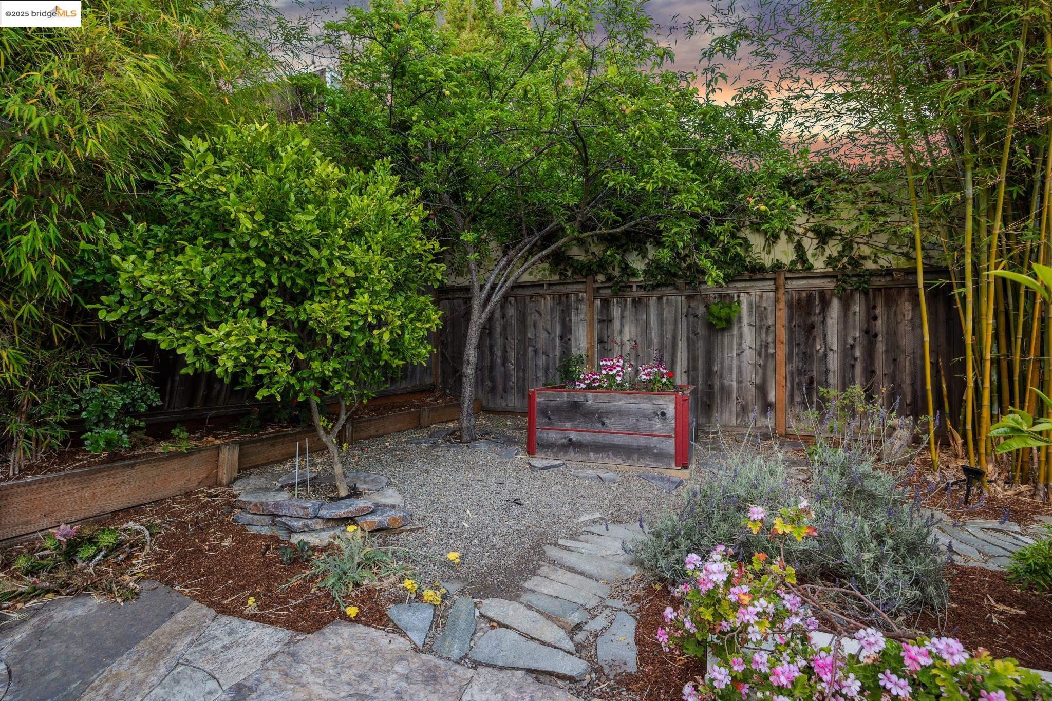 Detail Gallery Image 48 of 51 For 2335 10th St #C,  Berkeley,  CA 94710 - 2 Beds | 1 Baths