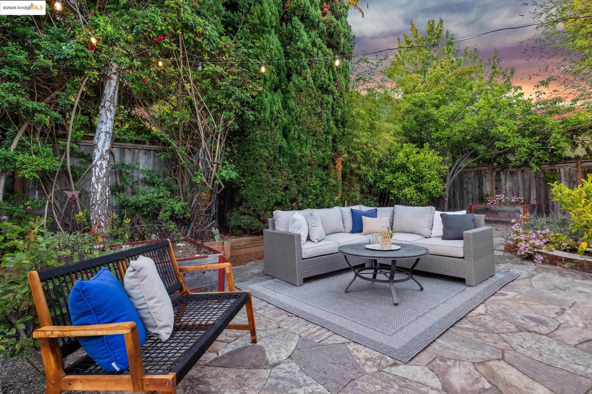 Detail Gallery Image 50 of 51 For 2335 10th St #C,  Berkeley,  CA 94710 - 2 Beds | 1 Baths