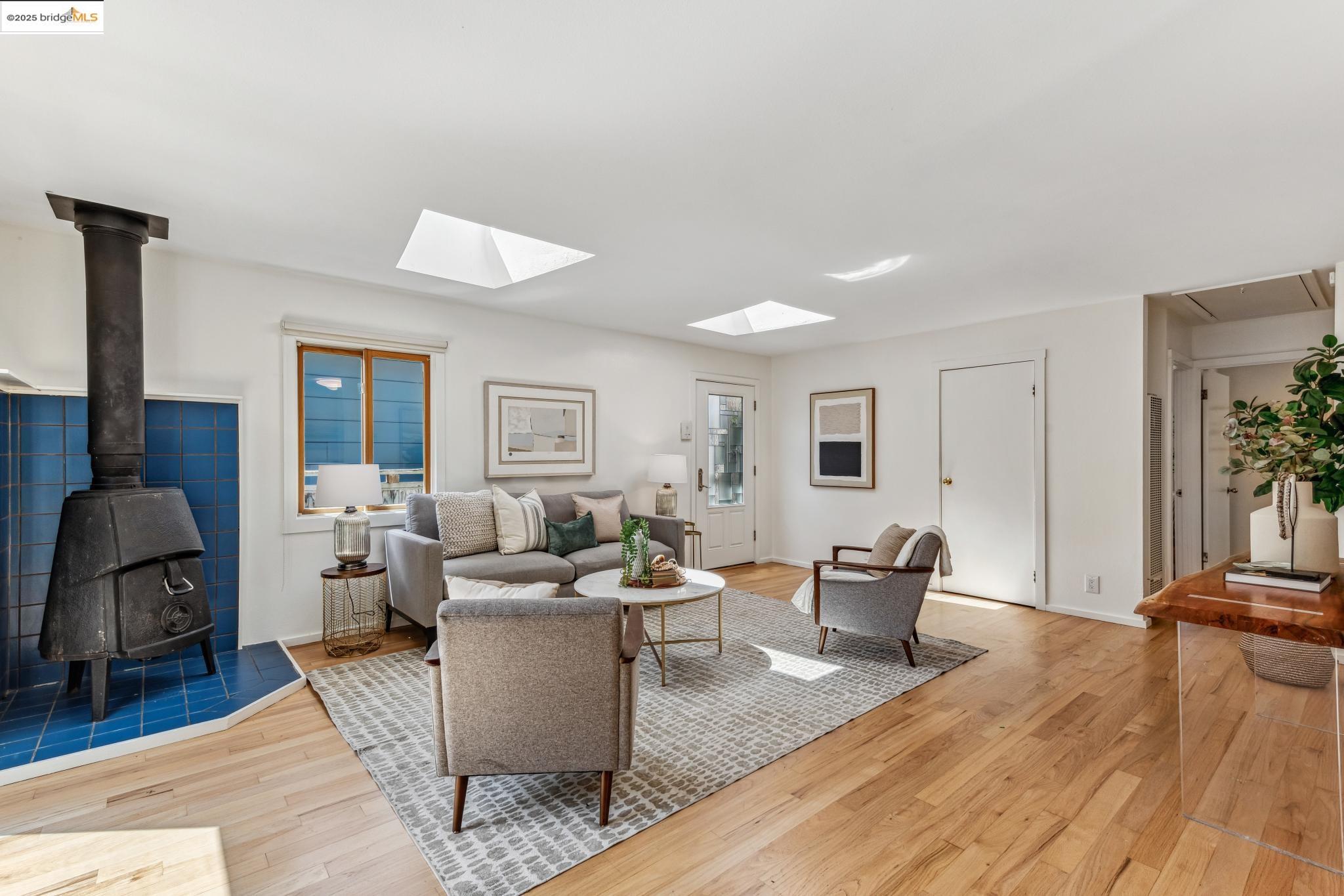 Detail Gallery Image 6 of 51 For 2335 10th St #C,  Berkeley,  CA 94710 - 2 Beds | 1 Baths