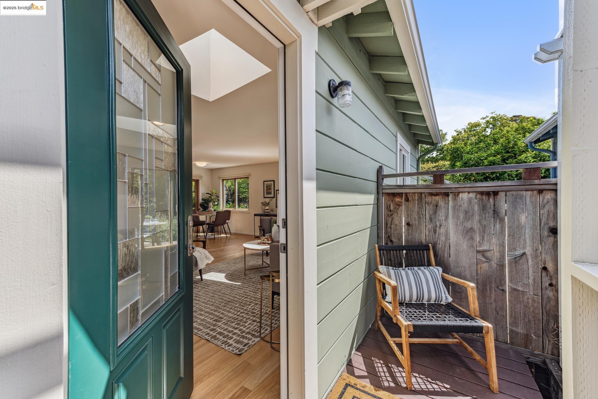 Detail Gallery Image 9 of 51 For 2335 10th St #C,  Berkeley,  CA 94710 - 2 Beds | 1 Baths