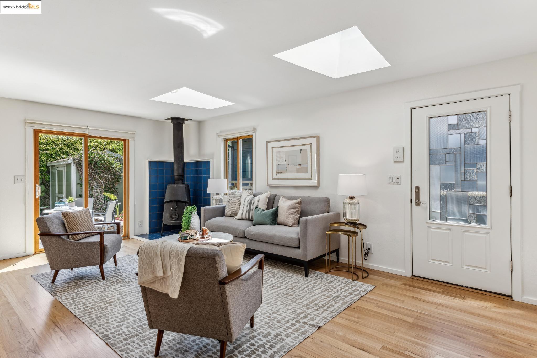 Detail Gallery Image 10 of 51 For 2335 10th St #C,  Berkeley,  CA 94710 - 2 Beds | 1 Baths