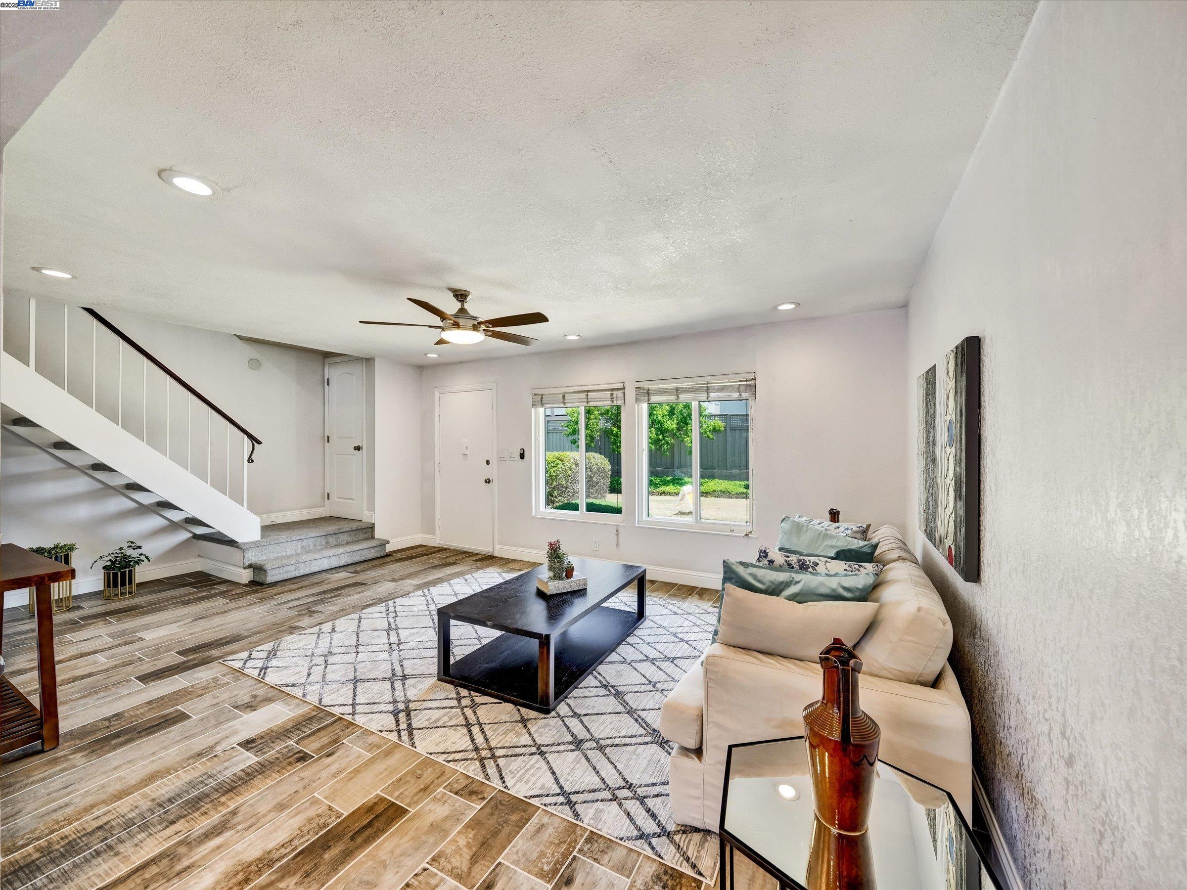 Detail Gallery Image 4 of 40 For 34539 Nantucket Cmn, Fremont,  CA 94555-3134 - 4 Beds | 2/1 Baths
