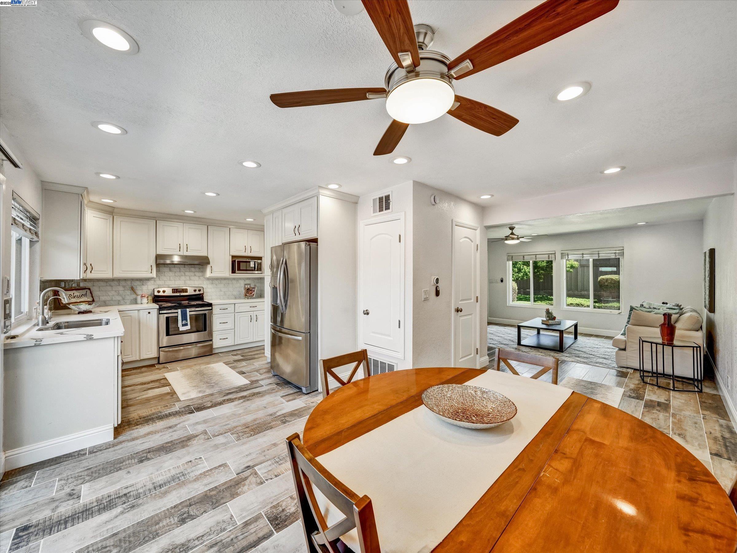 Detail Gallery Image 5 of 40 For 34539 Nantucket Cmn, Fremont,  CA 94555-3134 - 4 Beds | 2/1 Baths