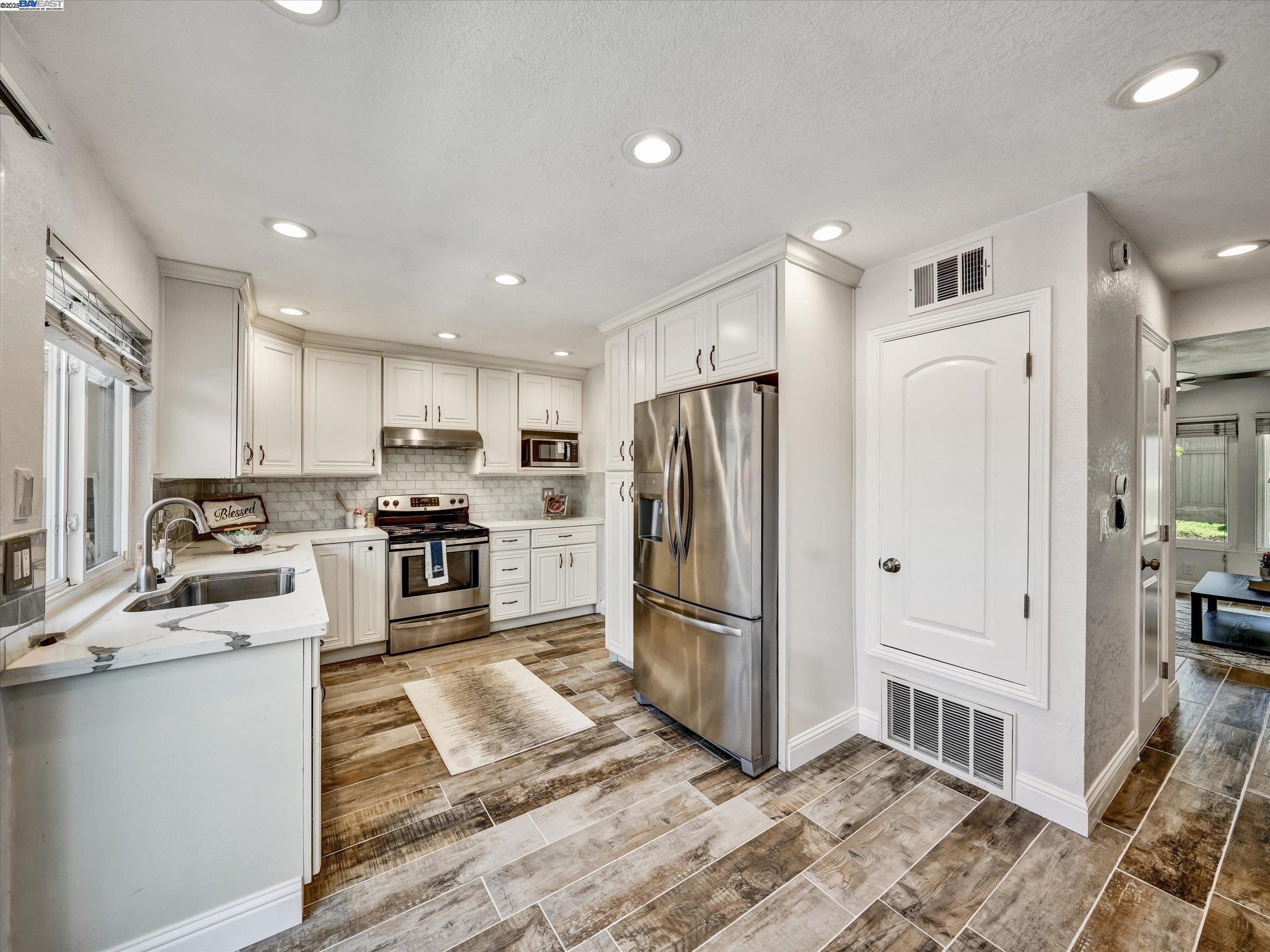 Detail Gallery Image 6 of 40 For 34539 Nantucket Cmn, Fremont,  CA 94555-3134 - 4 Beds | 2/1 Baths