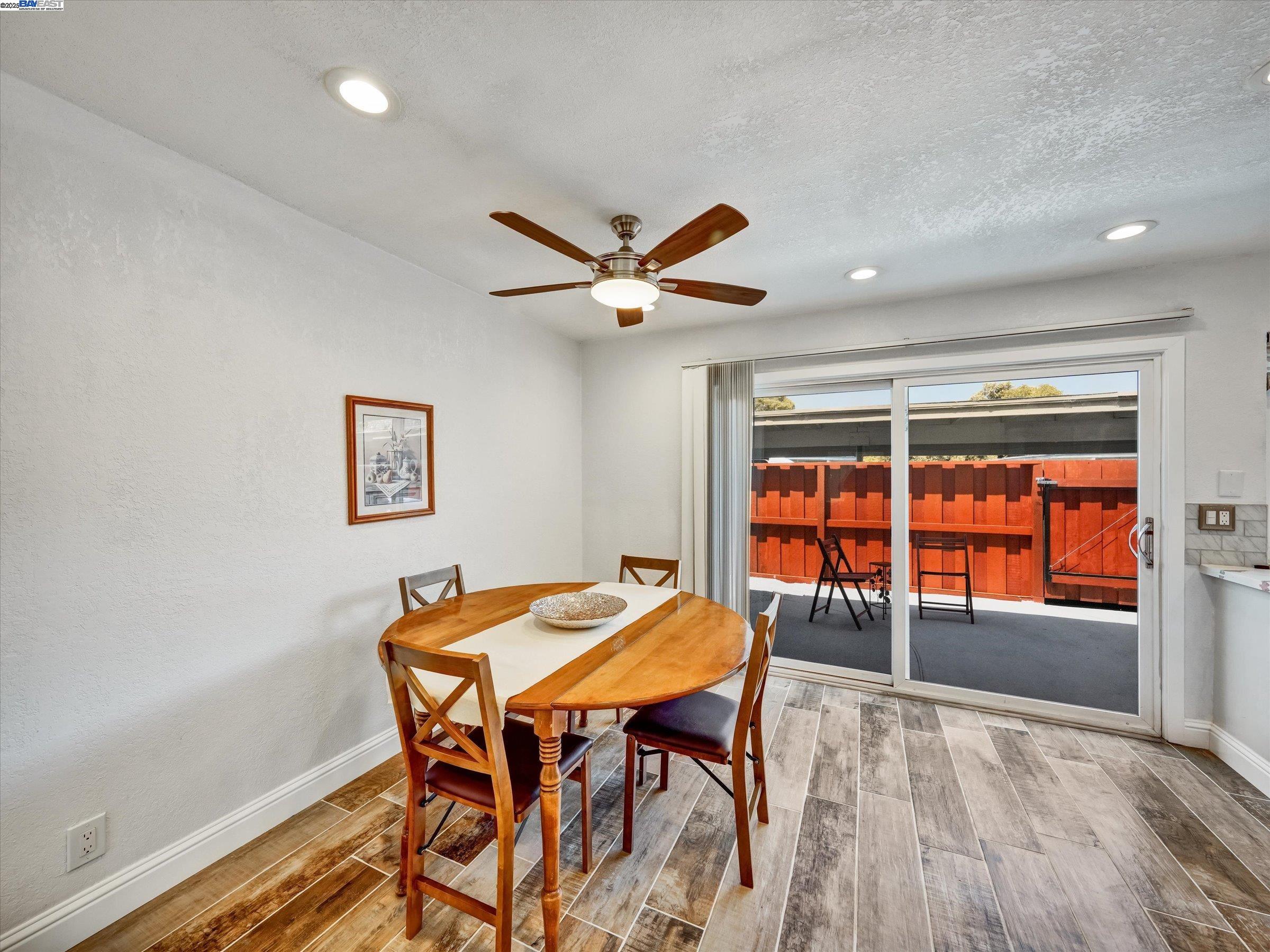 Detail Gallery Image 10 of 40 For 34539 Nantucket Cmn, Fremont,  CA 94555-3134 - 4 Beds | 2/1 Baths