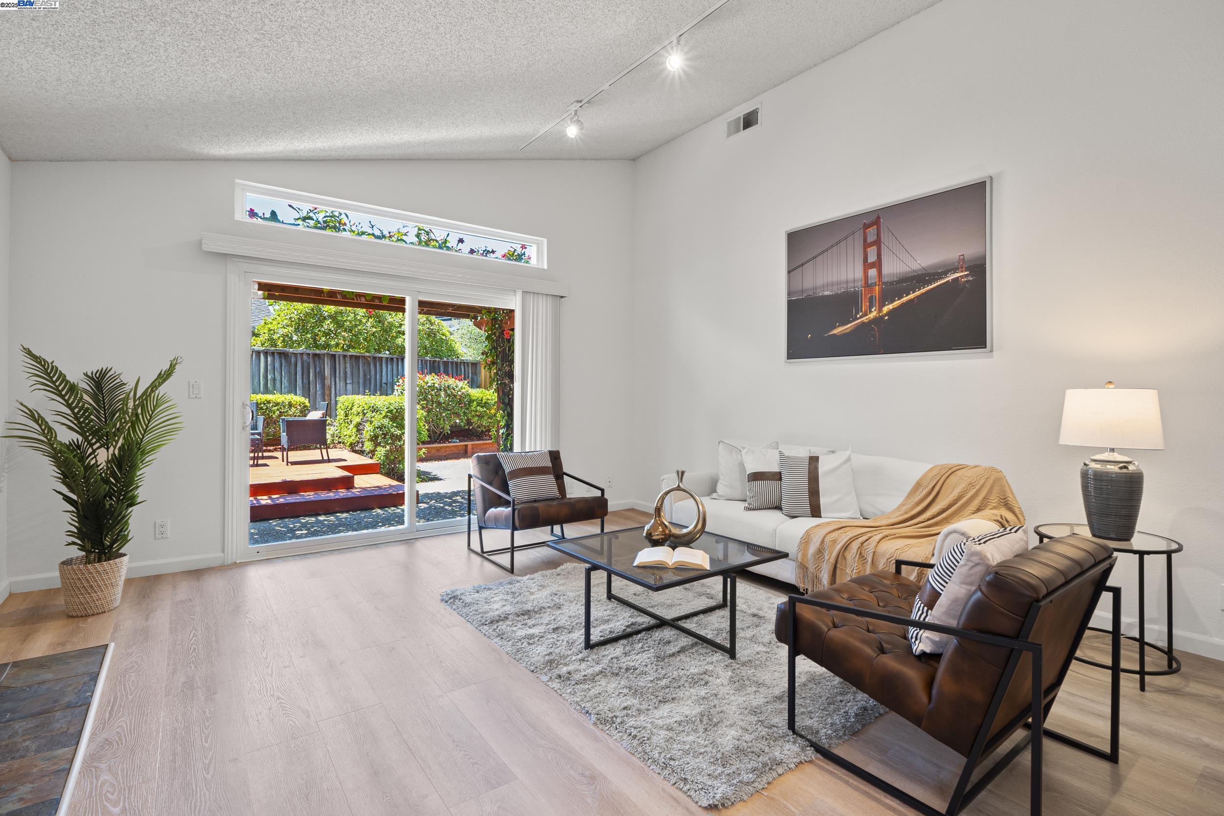 Detail Gallery Image 1 of 33 For 139 Justin Cir, Alameda,  CA 94502 - 3 Beds | 2 Baths