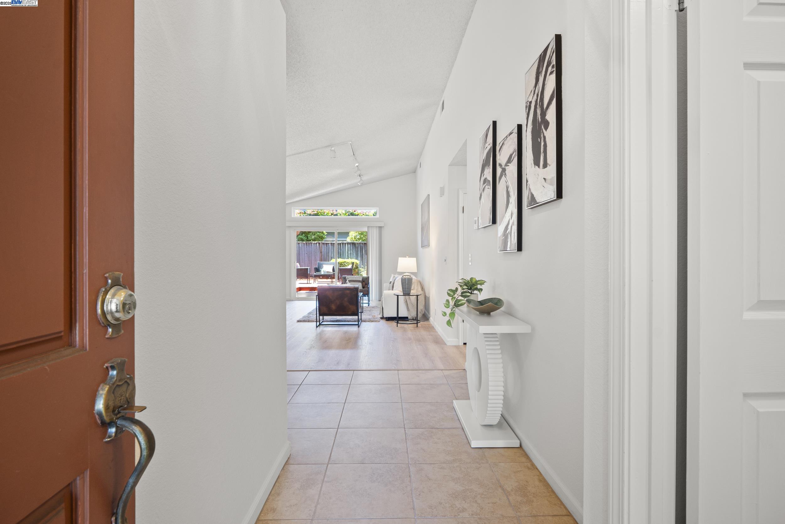 Detail Gallery Image 2 of 33 For 139 Justin Cir, Alameda,  CA 94502 - 3 Beds | 2 Baths