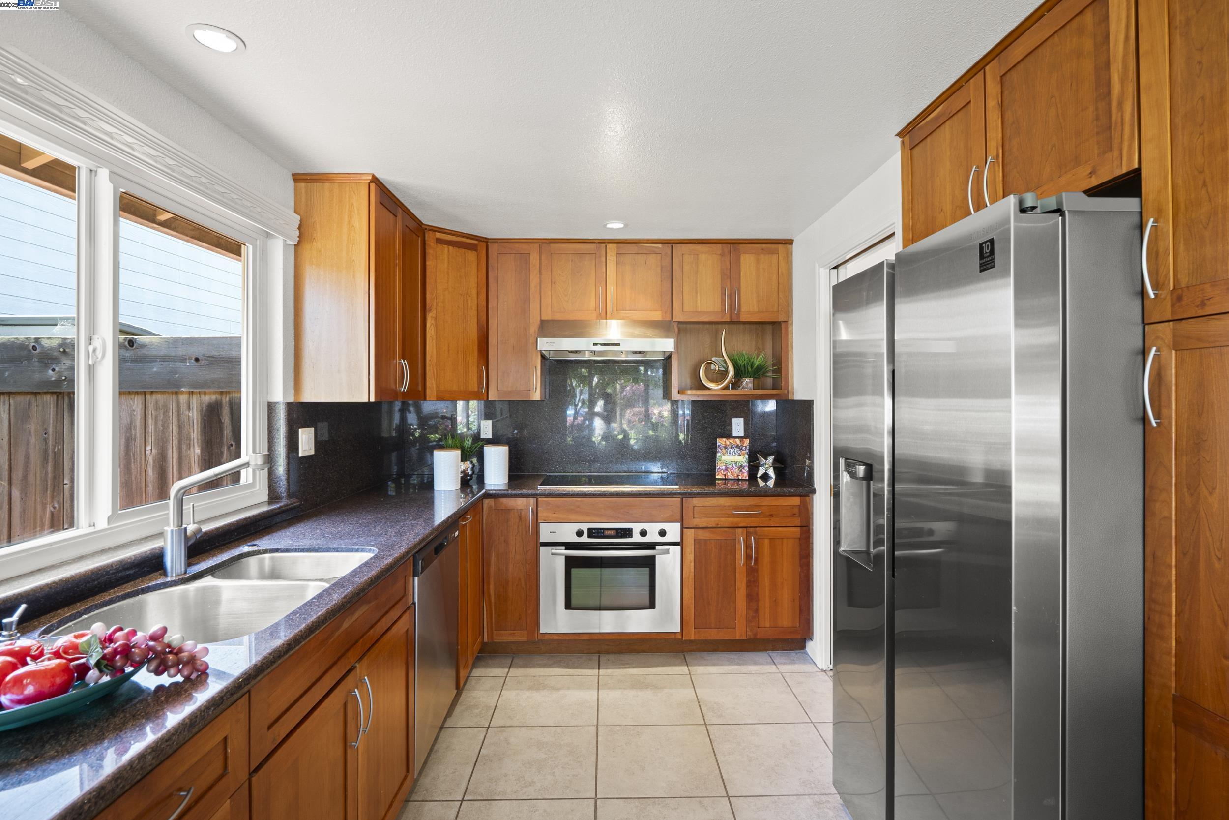 Detail Gallery Image 12 of 33 For 139 Justin Cir, Alameda,  CA 94502 - 3 Beds | 2 Baths