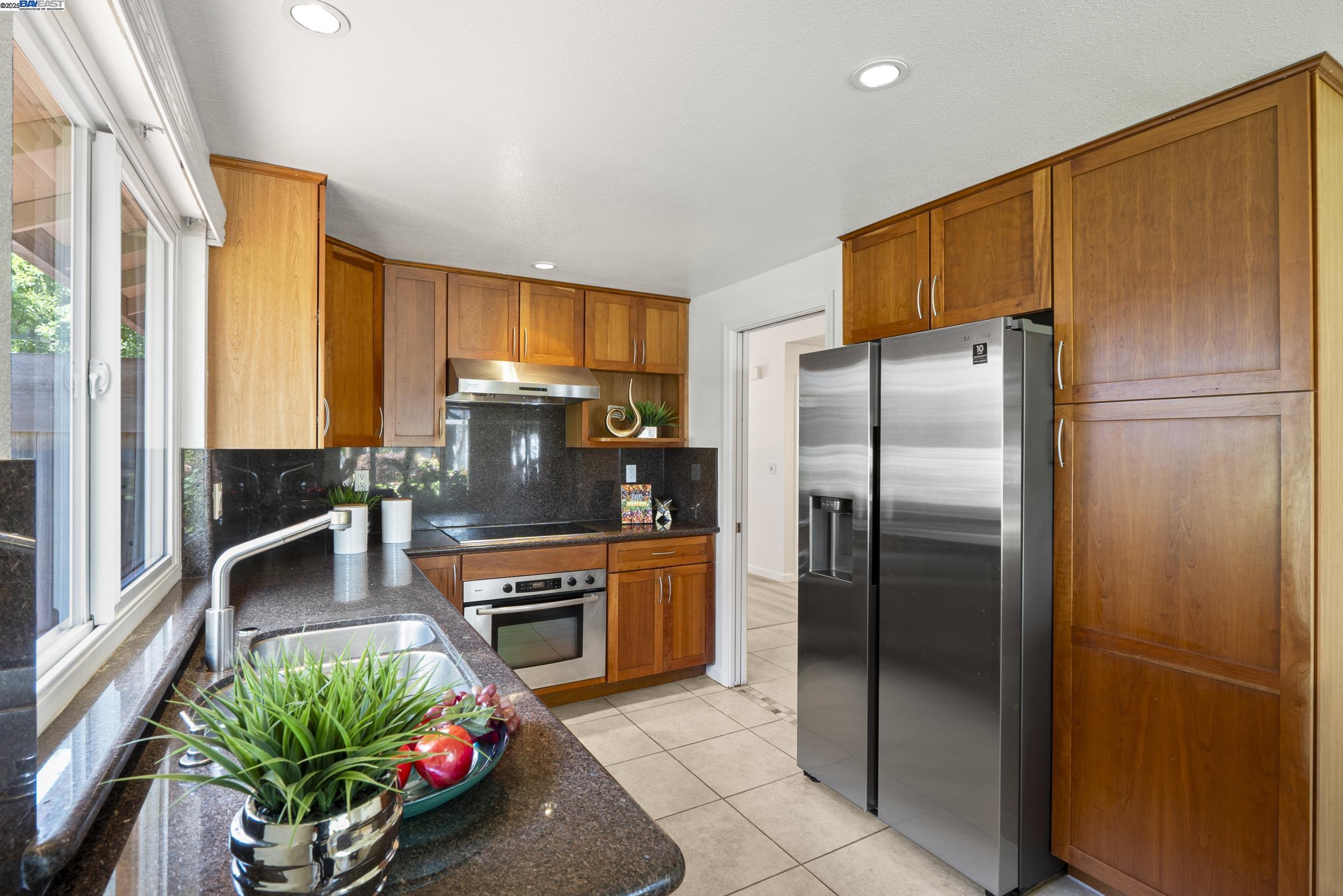 Detail Gallery Image 14 of 33 For 139 Justin Cir, Alameda,  CA 94502 - 3 Beds | 2 Baths