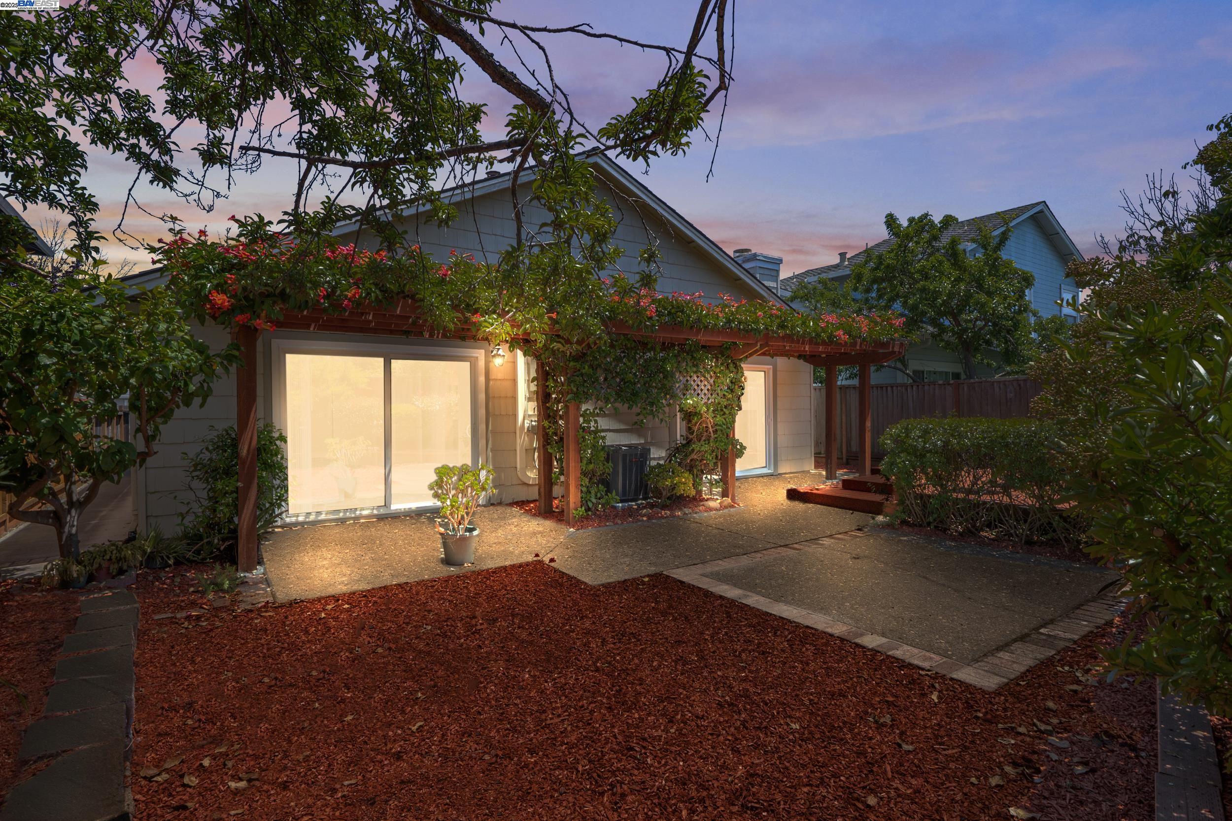 Detail Gallery Image 28 of 33 For 139 Justin Cir, Alameda,  CA 94502 - 3 Beds | 2 Baths