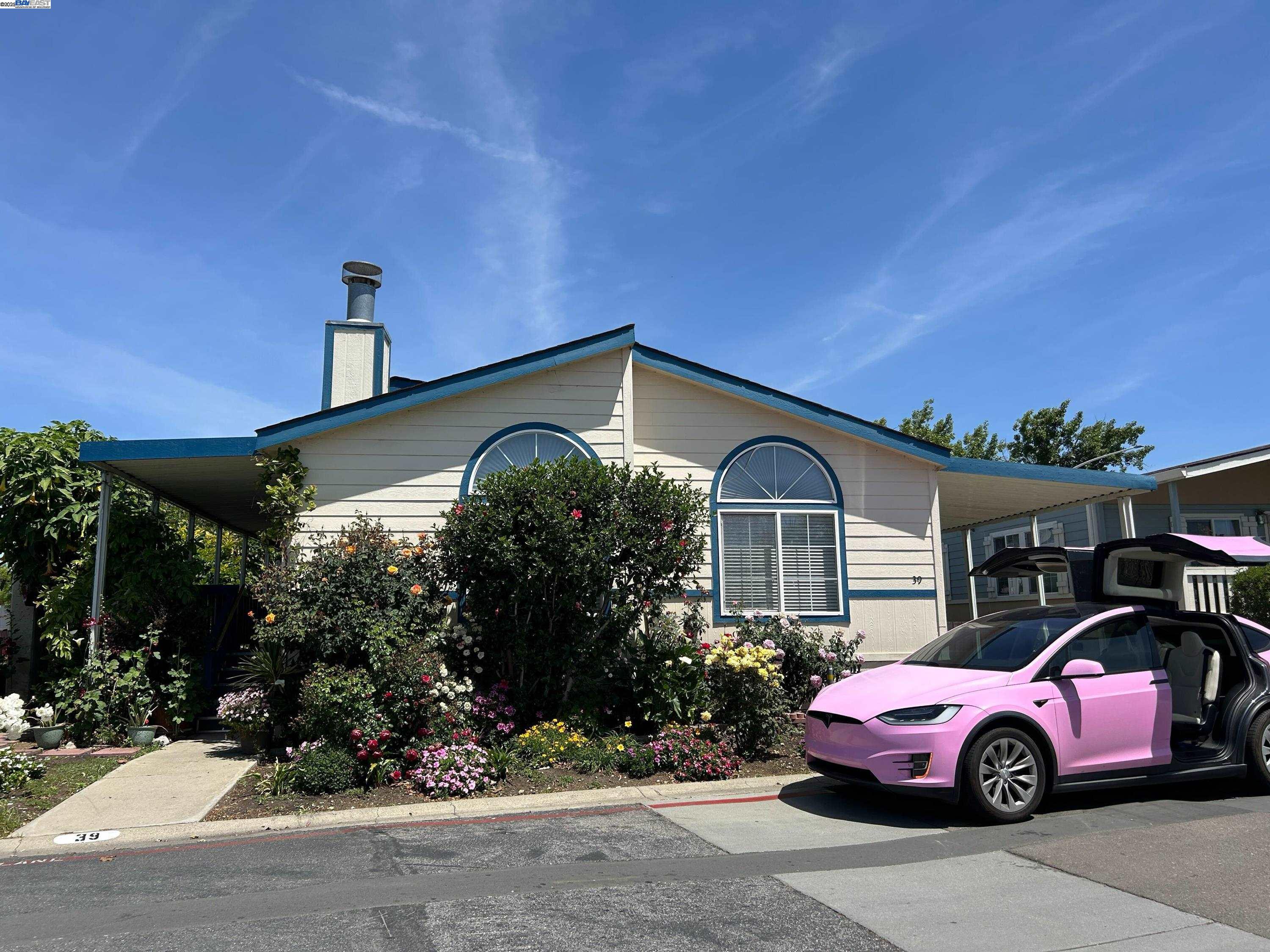 Detail Gallery Image 1 of 11 For 1220 Tasman Dr #39,  Sunnyvale,  CA 94089 - 3 Beds | 2 Baths