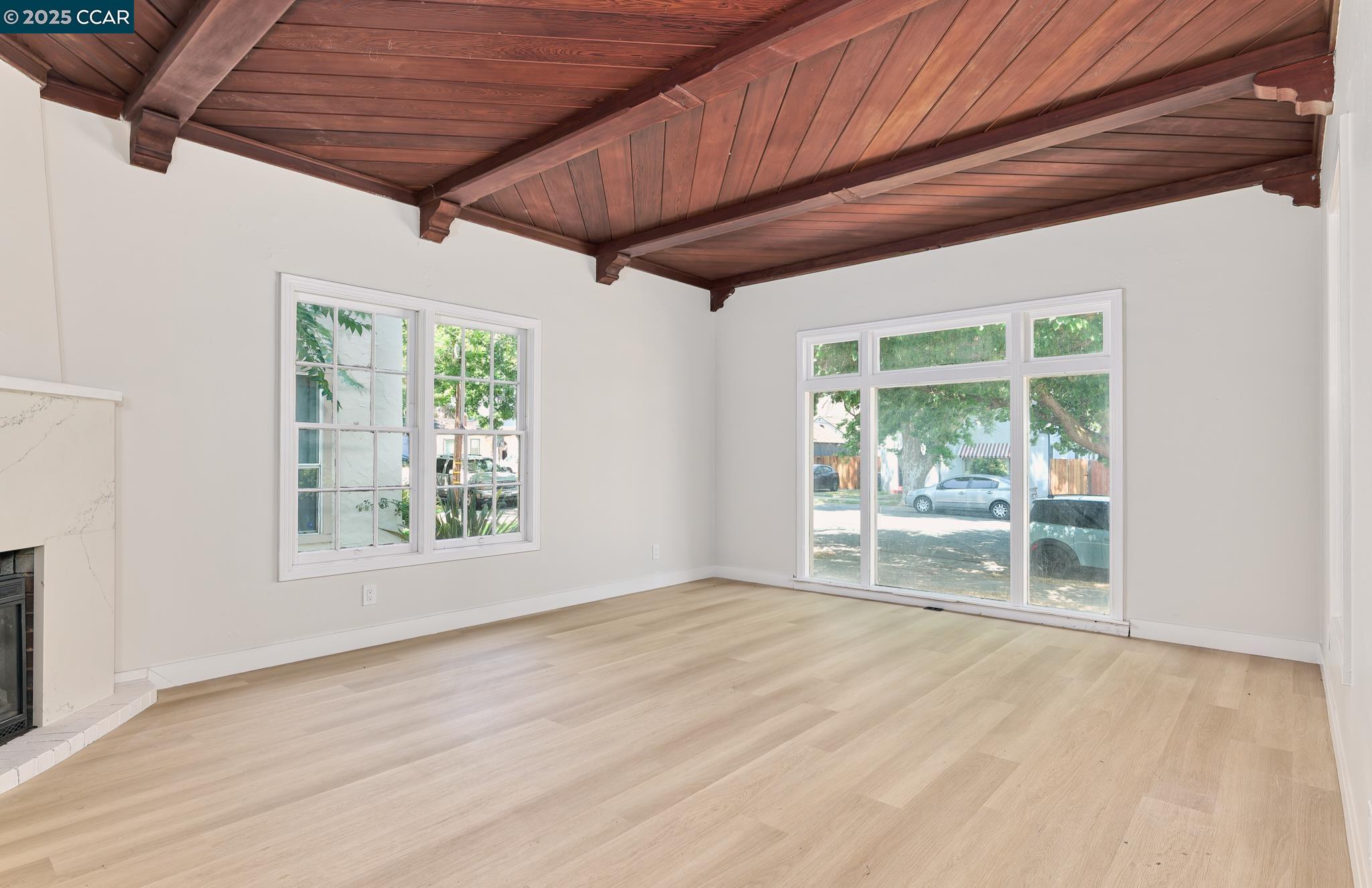 Detail Gallery Image 4 of 30 For 1335 Pine St, Pittsburg,  CA 94565 - 4 Beds | 3 Baths