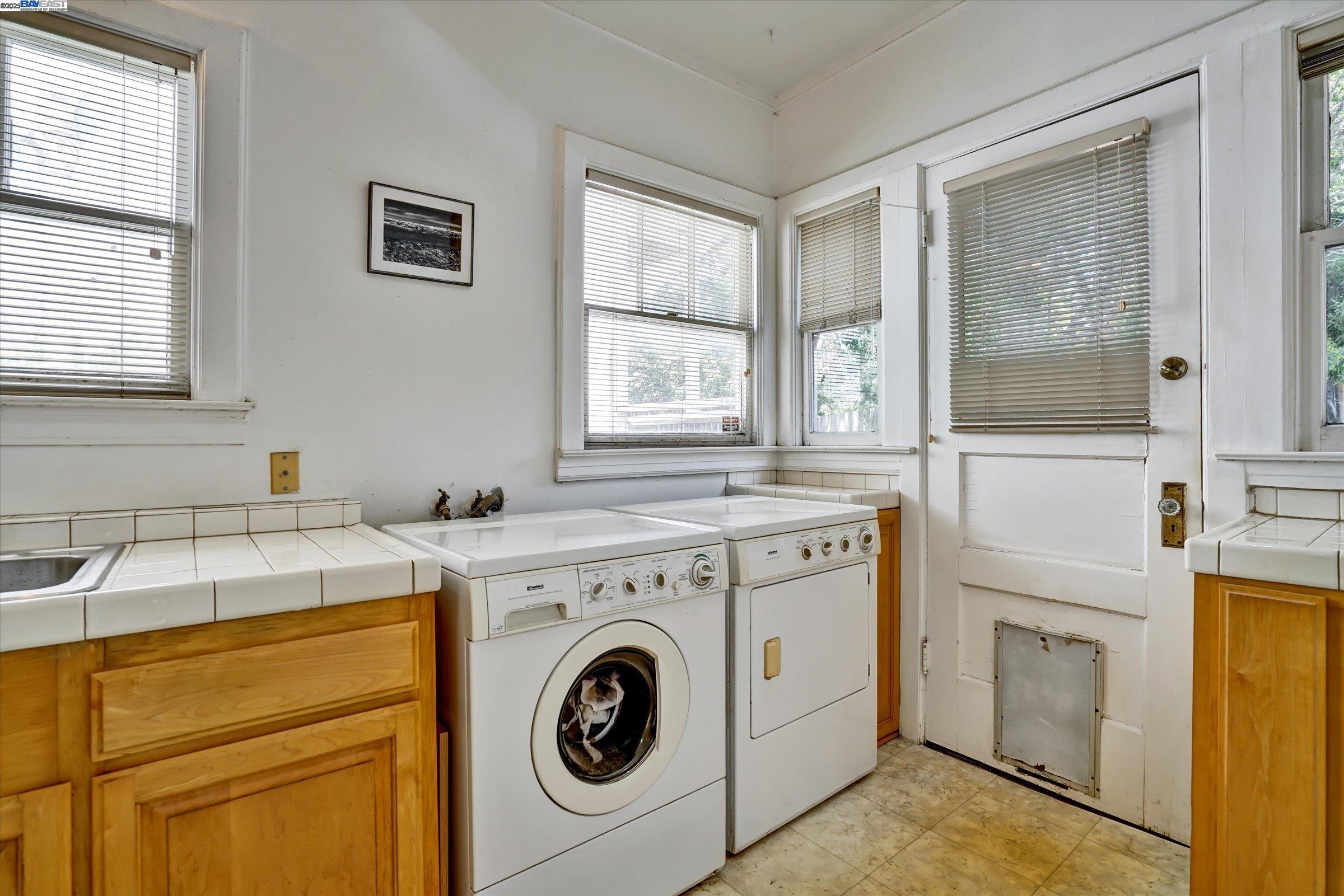 Detail Gallery Image 13 of 24 For 5378 Broadway, Oakland,  CA 94618 - 2 Beds | 1 Baths