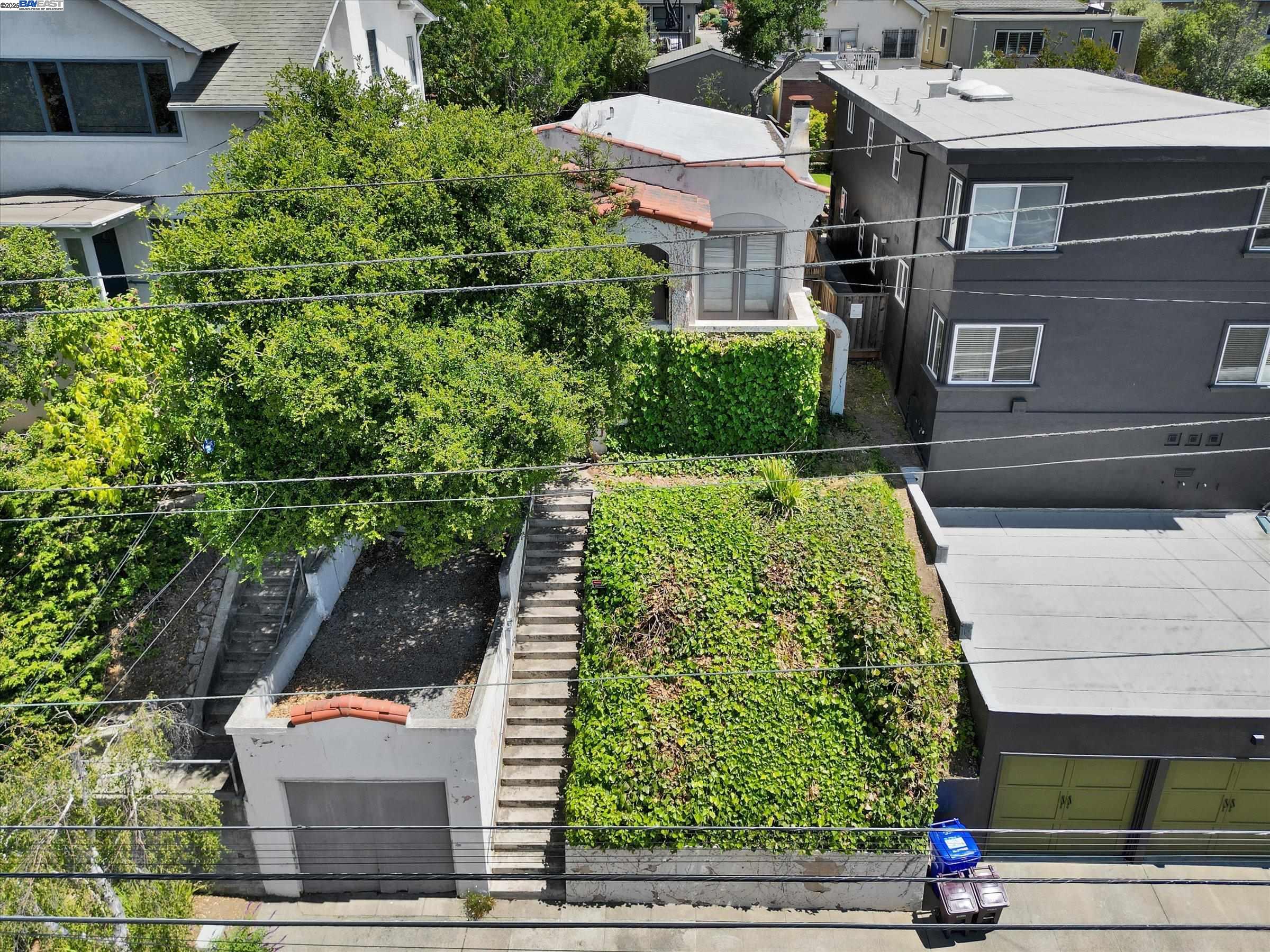 Detail Gallery Image 16 of 24 For 5378 Broadway, Oakland,  CA 94618 - 2 Beds | 1 Baths