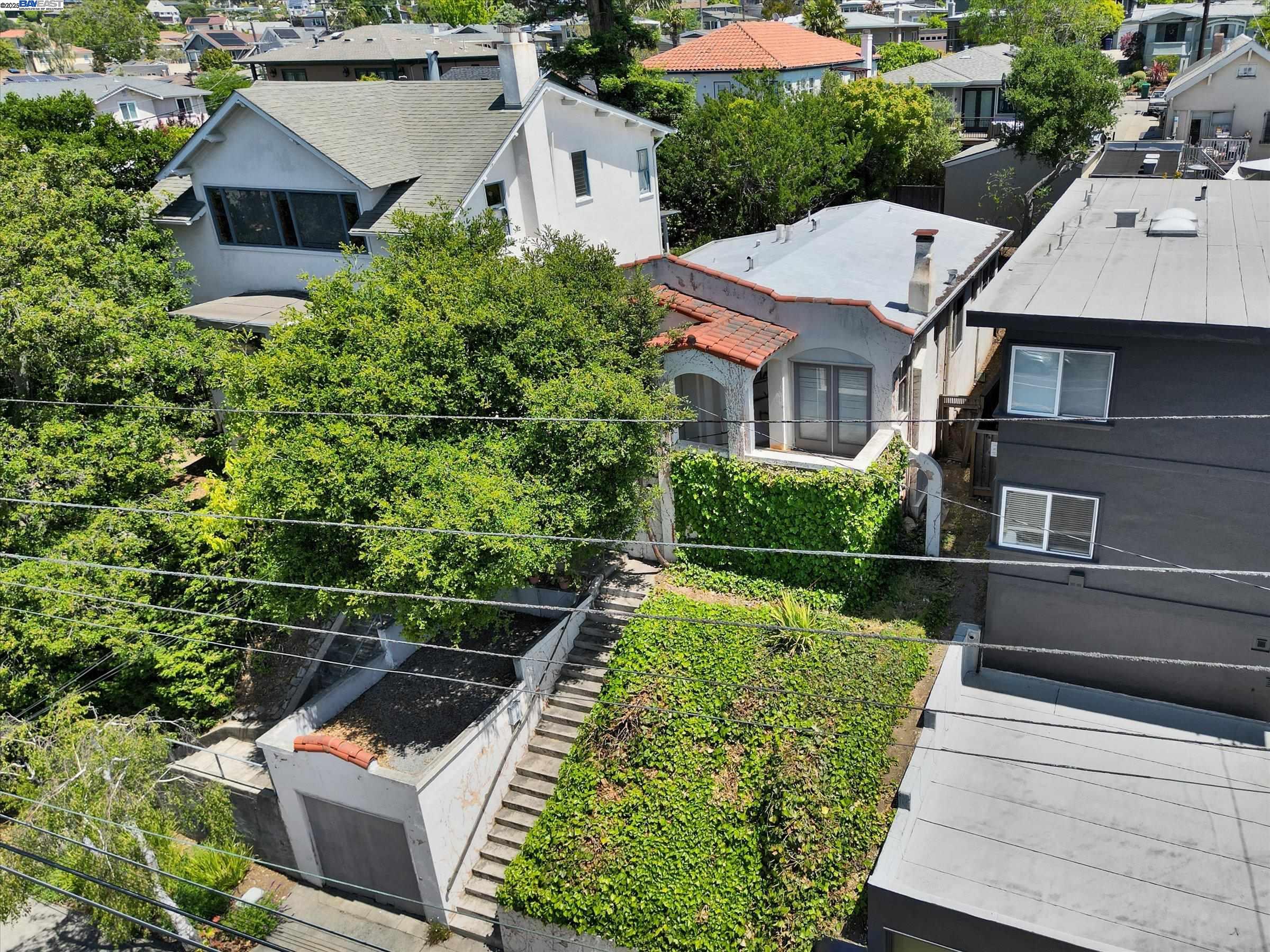 Detail Gallery Image 17 of 24 For 5378 Broadway, Oakland,  CA 94618 - 2 Beds | 1 Baths