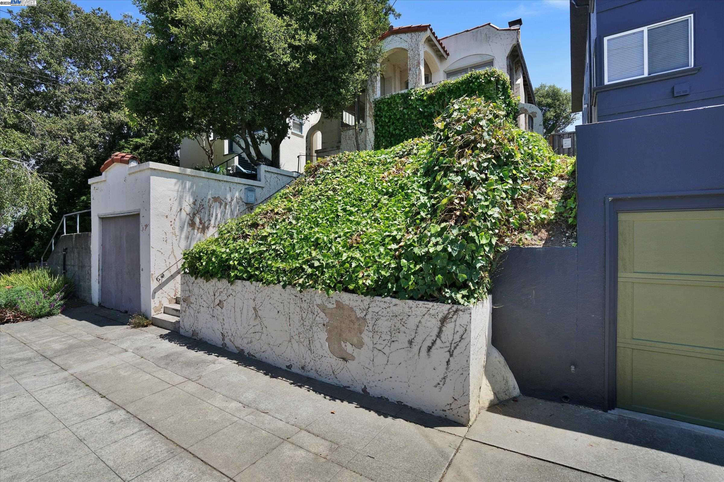 Detail Gallery Image 22 of 24 For 5378 Broadway, Oakland,  CA 94618 - 2 Beds | 1 Baths