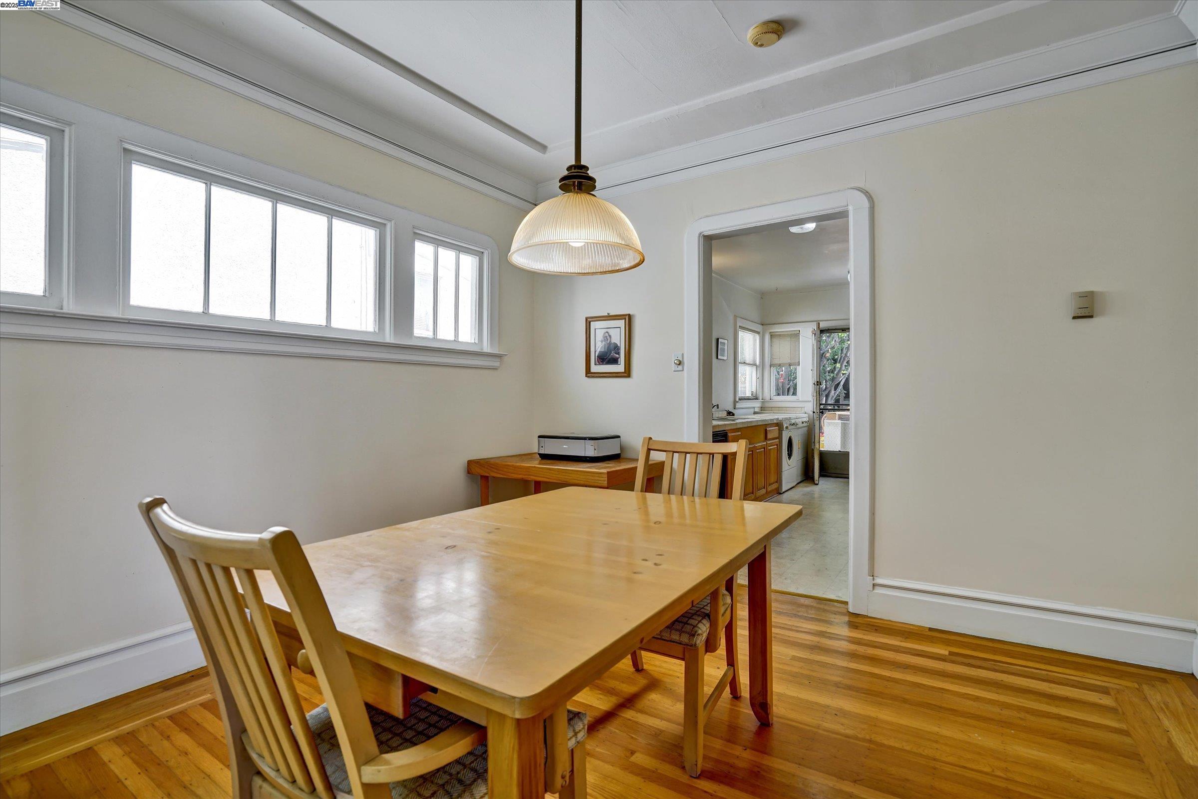 Detail Gallery Image 7 of 24 For 5378 Broadway, Oakland,  CA 94618 - 2 Beds | 1 Baths