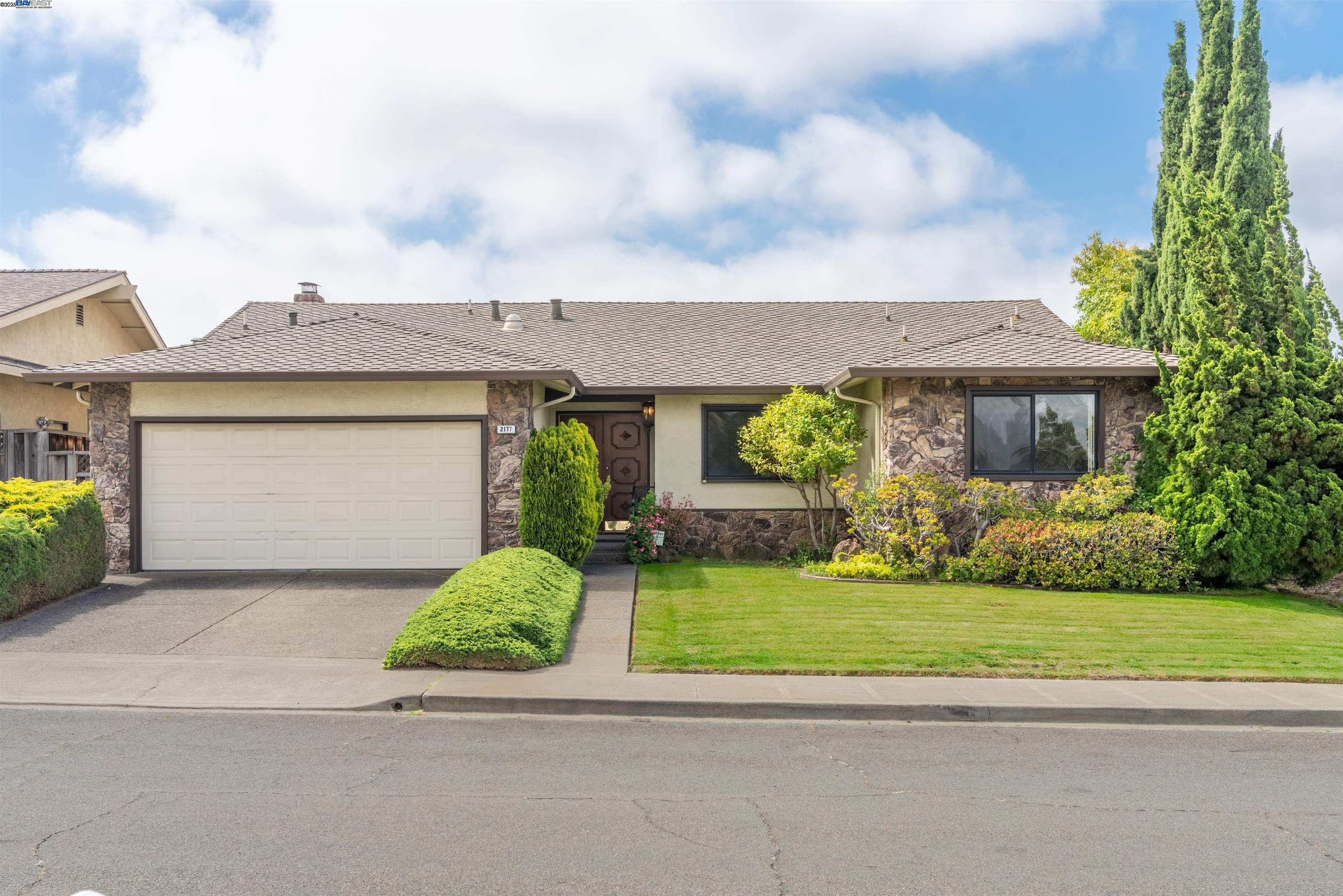Detail Gallery Image 1 of 1 For 2177 Hillside Cir, San Leandro,  CA 94577 - 3 Beds | 2 Baths