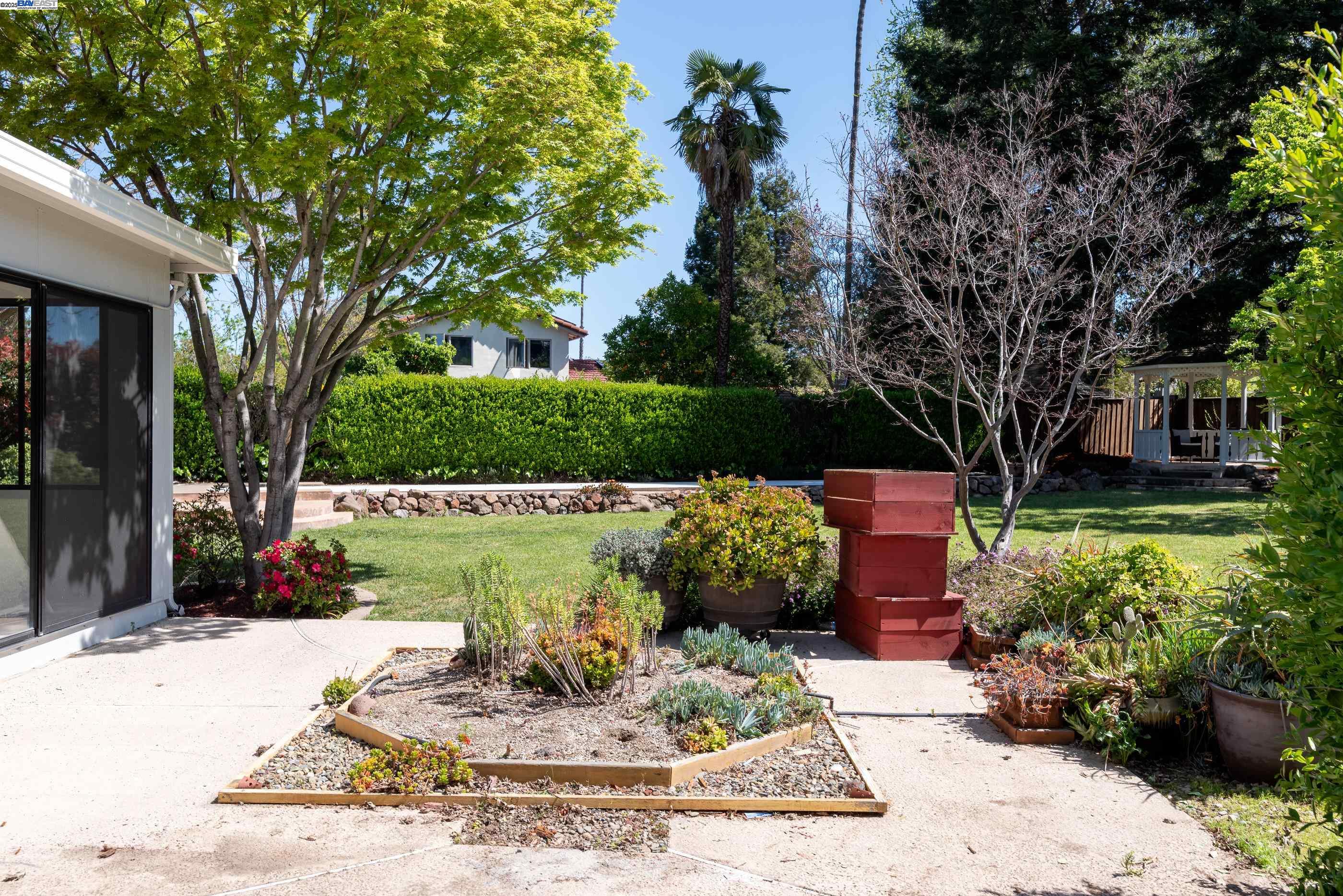 Detail Gallery Image 30 of 58 For 310 Trestle Glen Ct, Walnut Creek,  CA 94598 - 5 Beds | 2/1 Baths