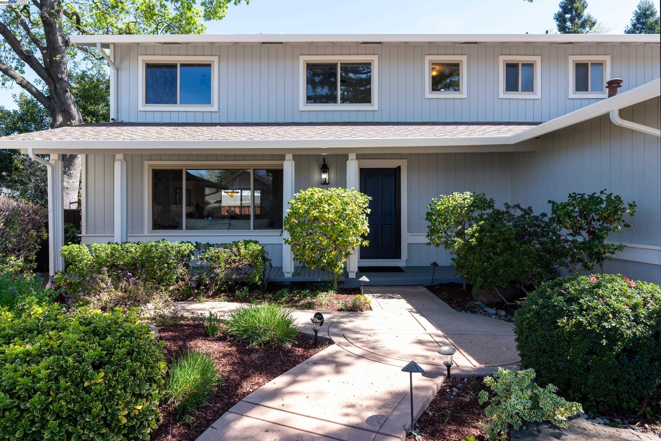 Detail Gallery Image 4 of 58 For 310 Trestle Glen Ct, Walnut Creek,  CA 94598 - 5 Beds | 2/1 Baths