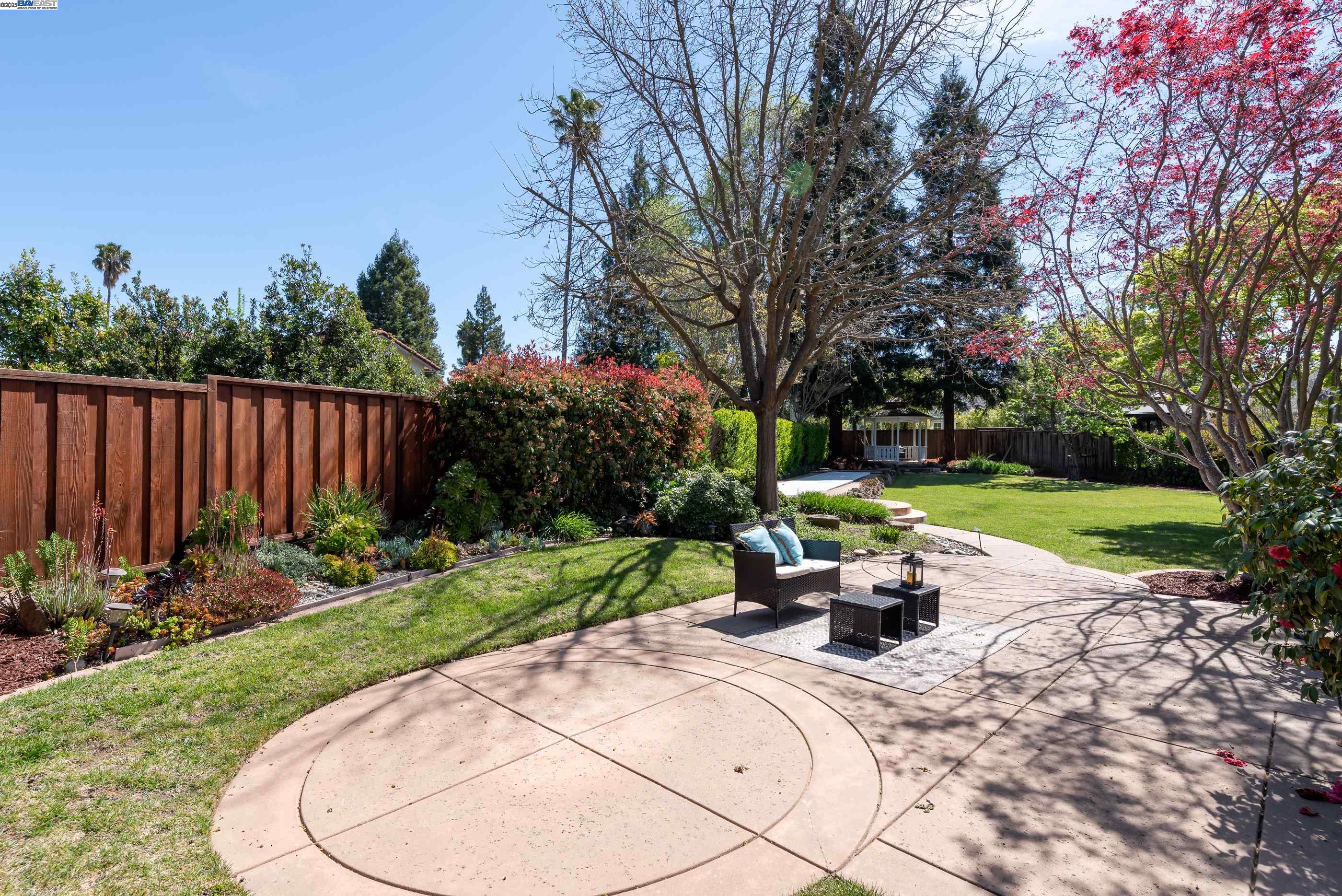 Detail Gallery Image 31 of 58 For 310 Trestle Glen Ct, Walnut Creek,  CA 94598 - 5 Beds | 2/1 Baths
