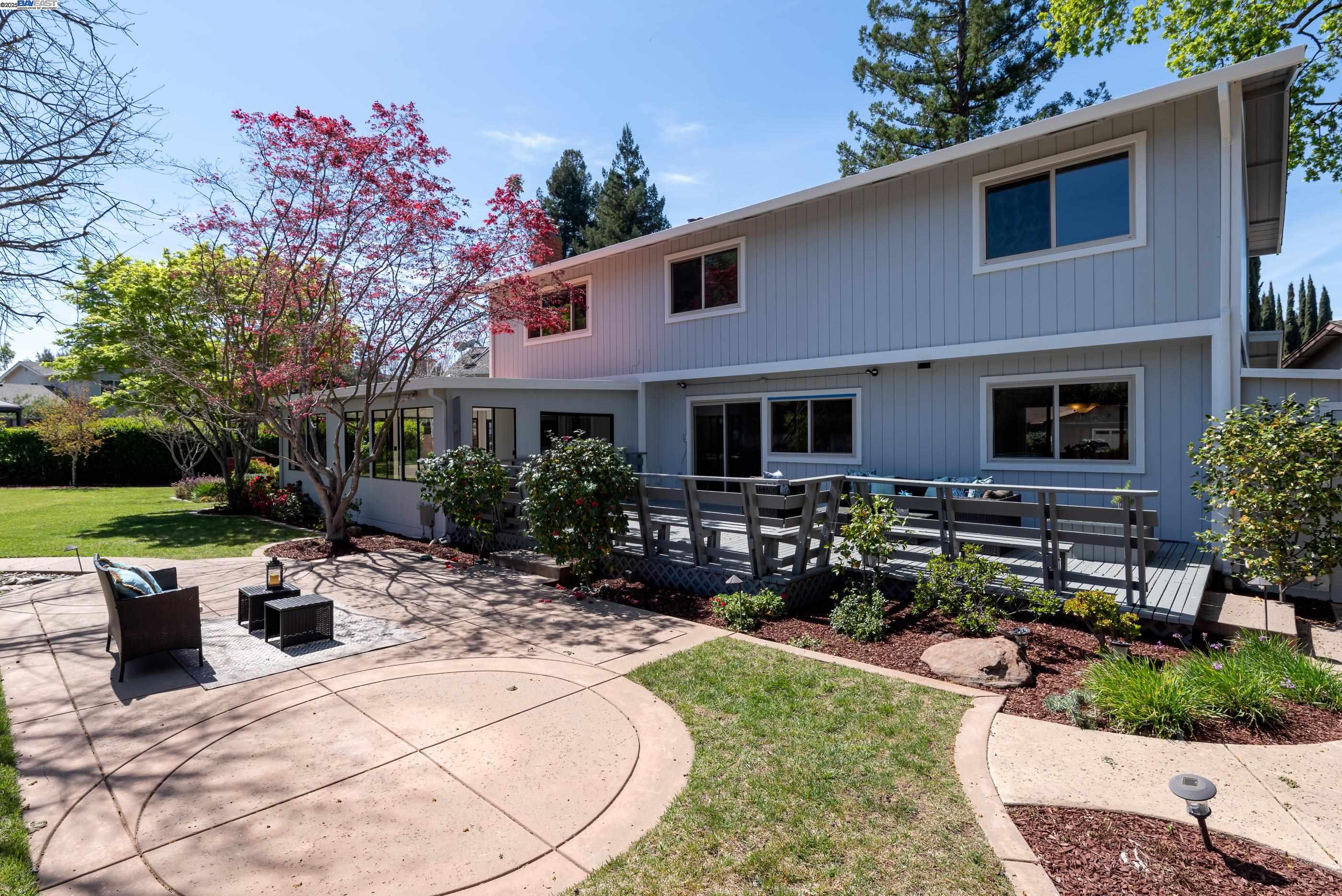 Detail Gallery Image 5 of 58 For 310 Trestle Glen Ct, Walnut Creek,  CA 94598 - 5 Beds | 2/1 Baths