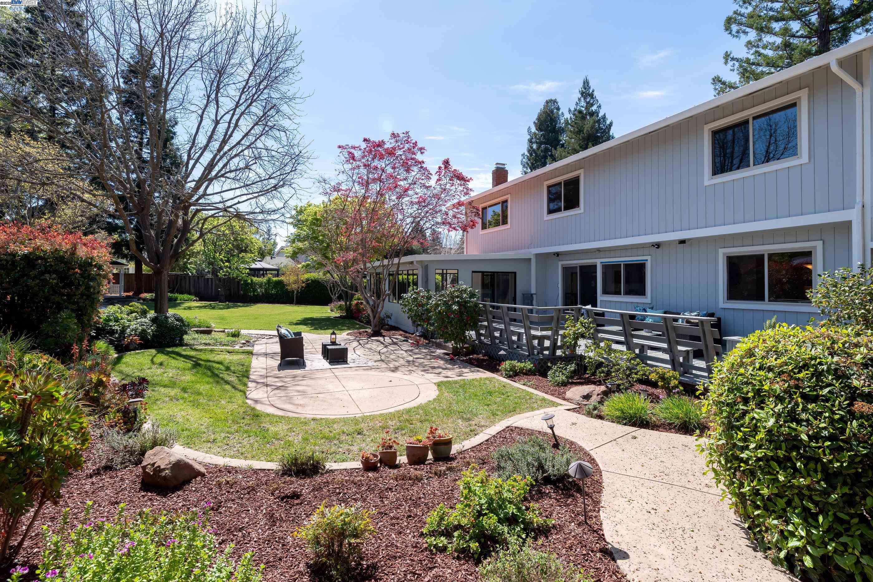 Detail Gallery Image 45 of 58 For 310 Trestle Glen Ct, Walnut Creek,  CA 94598 - 5 Beds | 2/1 Baths