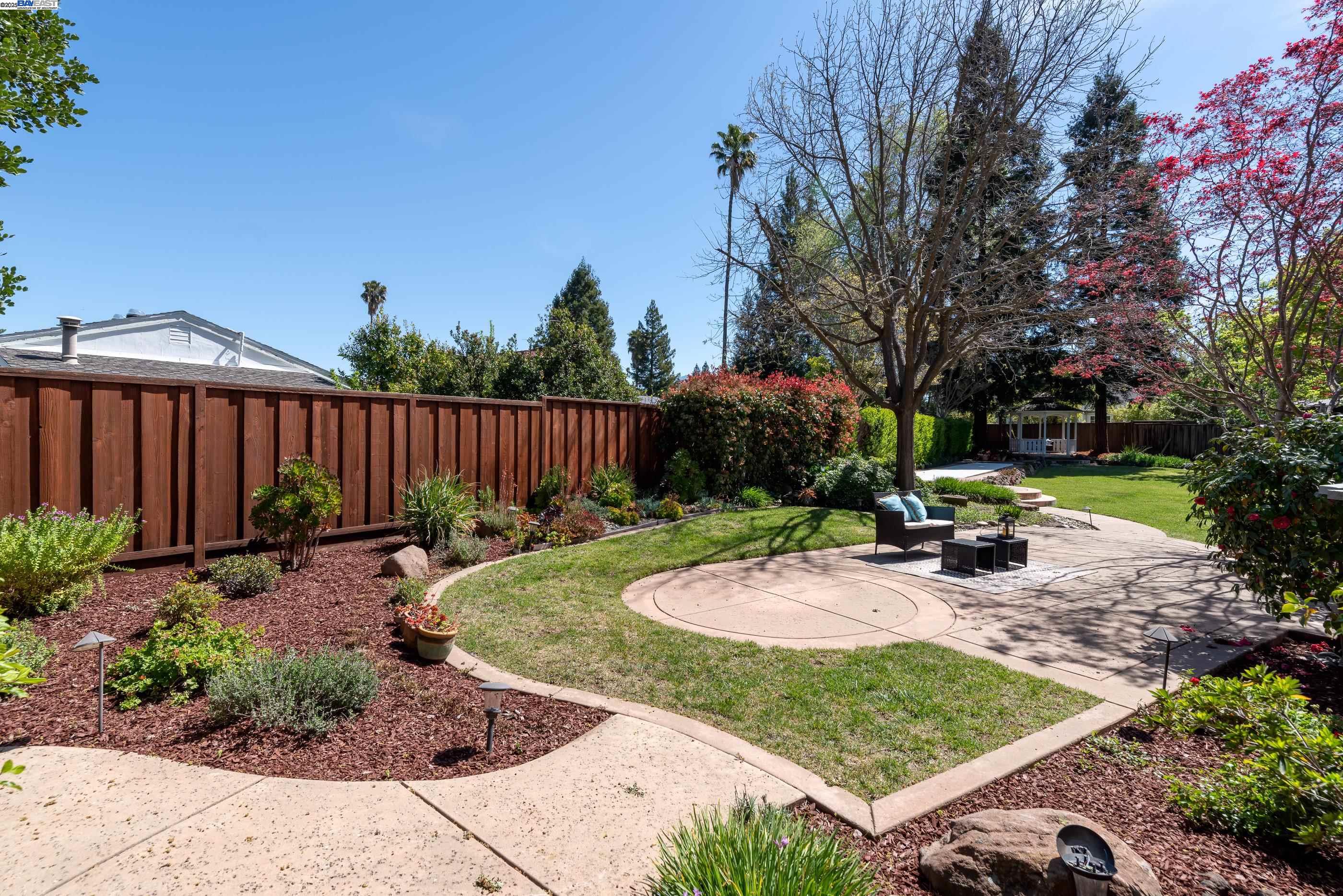 Detail Gallery Image 48 of 58 For 310 Trestle Glen Ct, Walnut Creek,  CA 94598 - 5 Beds | 2/1 Baths