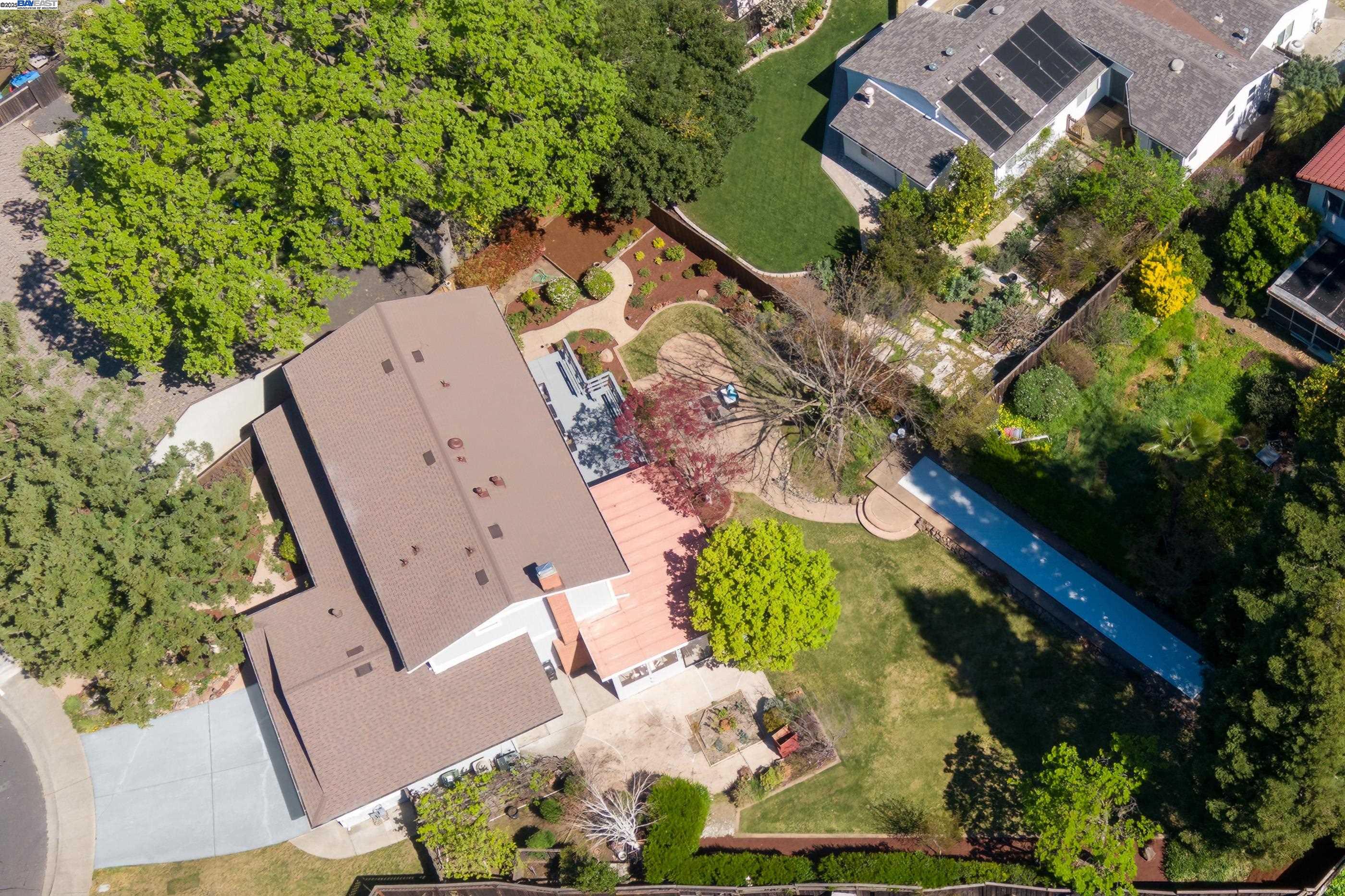 Detail Gallery Image 10 of 58 For 310 Trestle Glen Ct, Walnut Creek,  CA 94598 - 5 Beds | 2/1 Baths