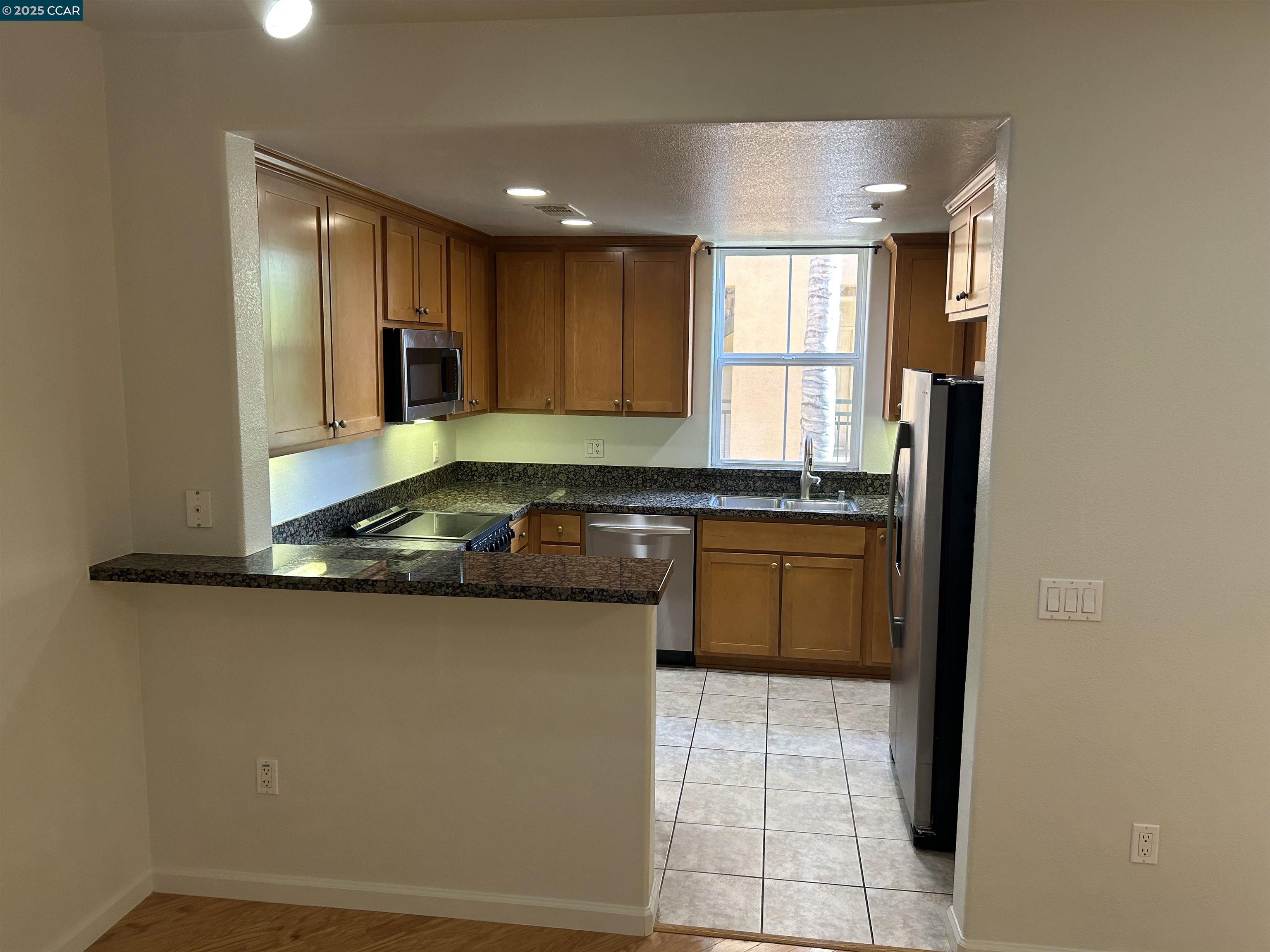 Detail Gallery Image 8 of 40 For 1310 Saddle Rack St #352,  San Jose,  CA 95126 - 3 Beds | 2 Baths
