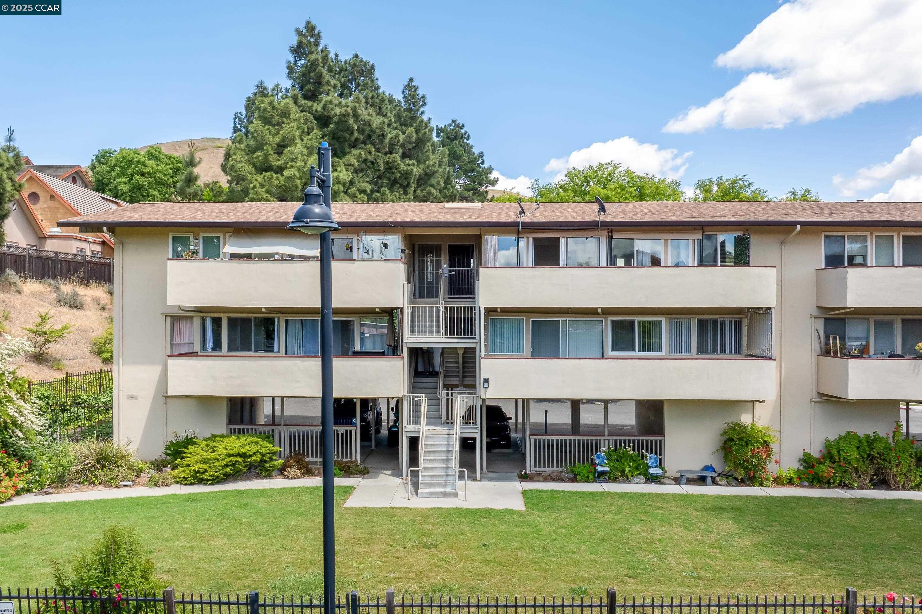 Detail Gallery Image 1 of 1 For 2345 Paloma Ct #6,  Pinole,  CA 94564 - 3 Beds | 2 Baths