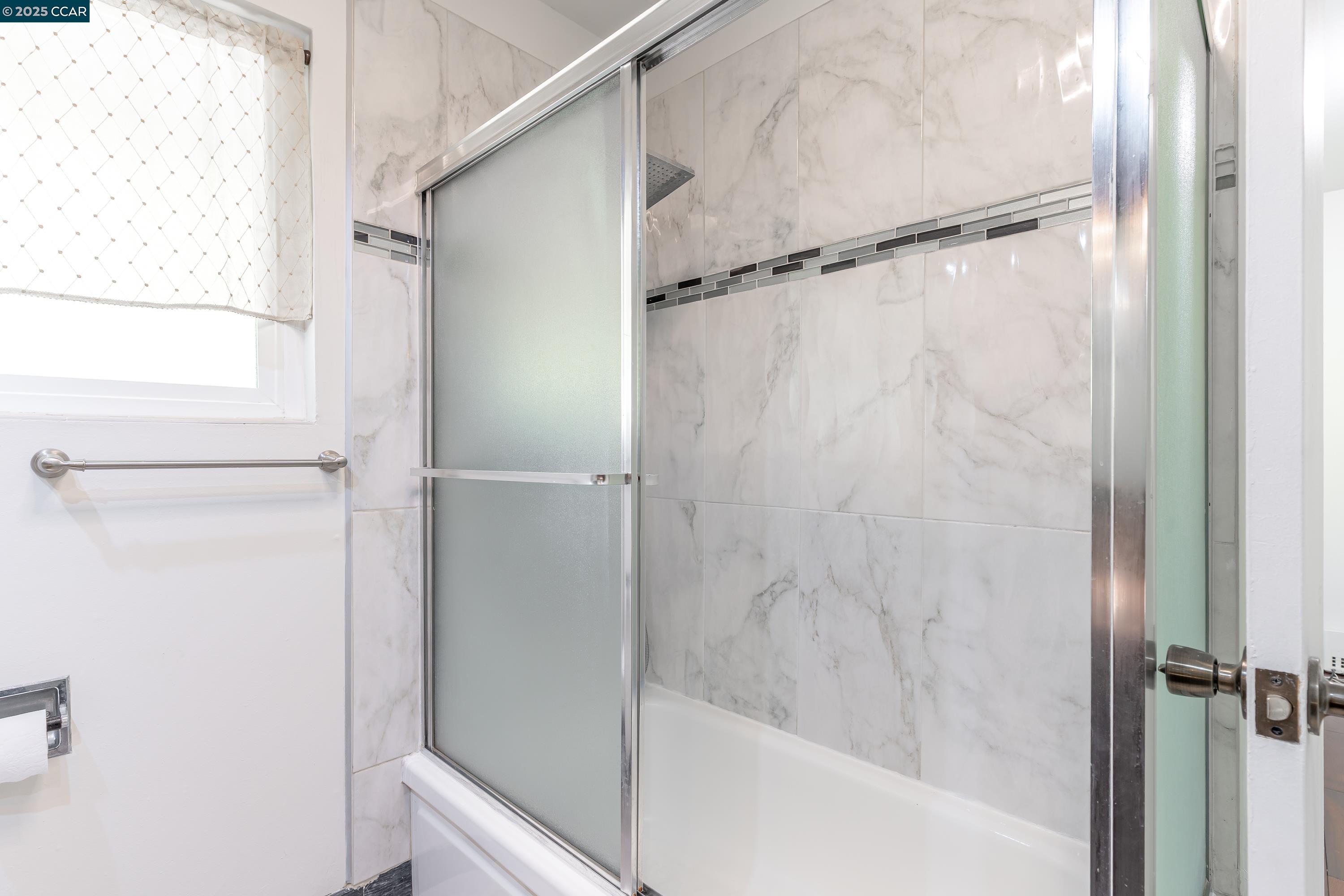 Detail Gallery Image 20 of 44 For 2345 Paloma Ct #6,  Pinole,  CA 94564 - 3 Beds | 2 Baths