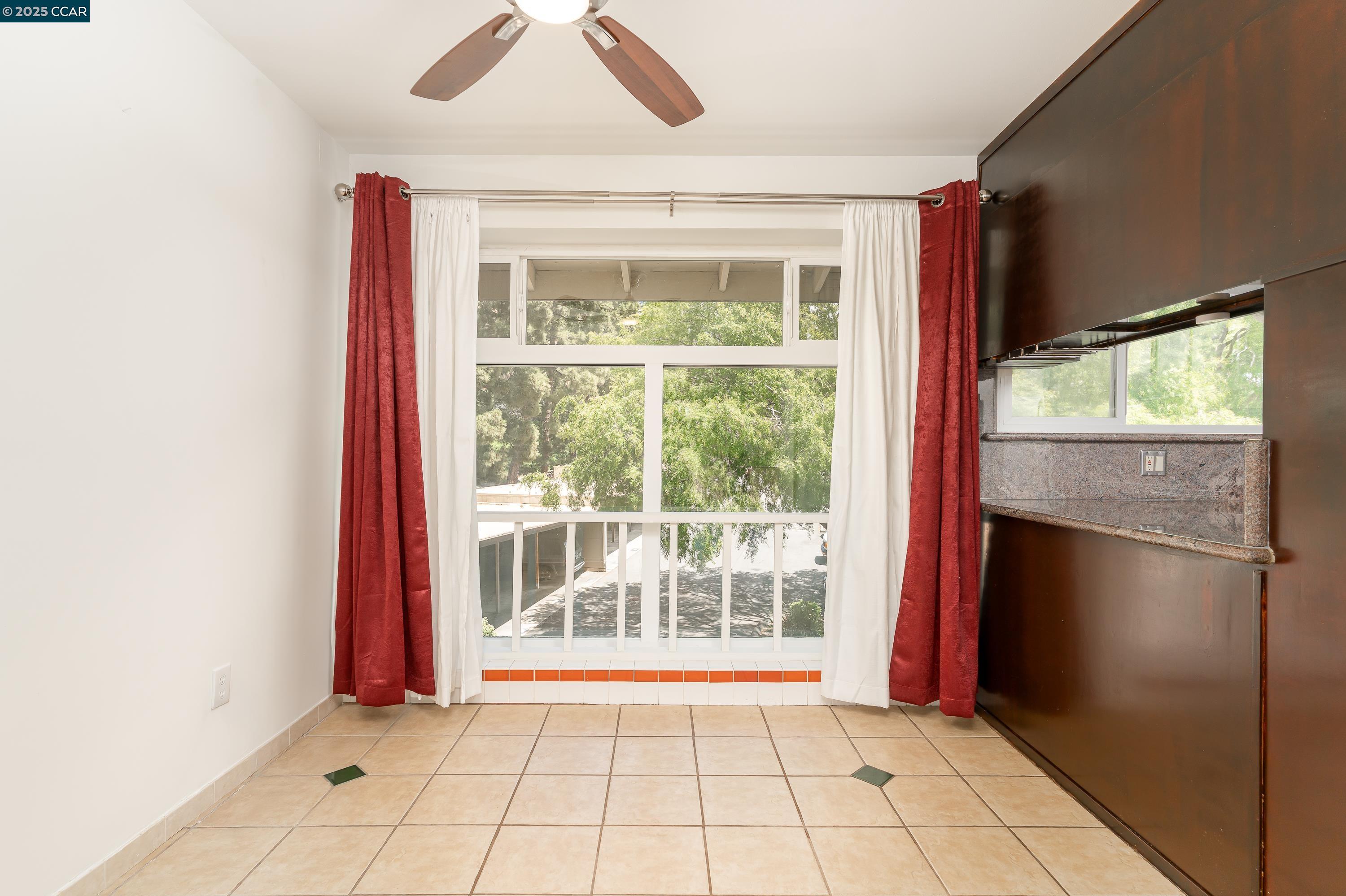 Detail Gallery Image 7 of 44 For 2345 Paloma Ct #6,  Pinole,  CA 94564 - 3 Beds | 2 Baths