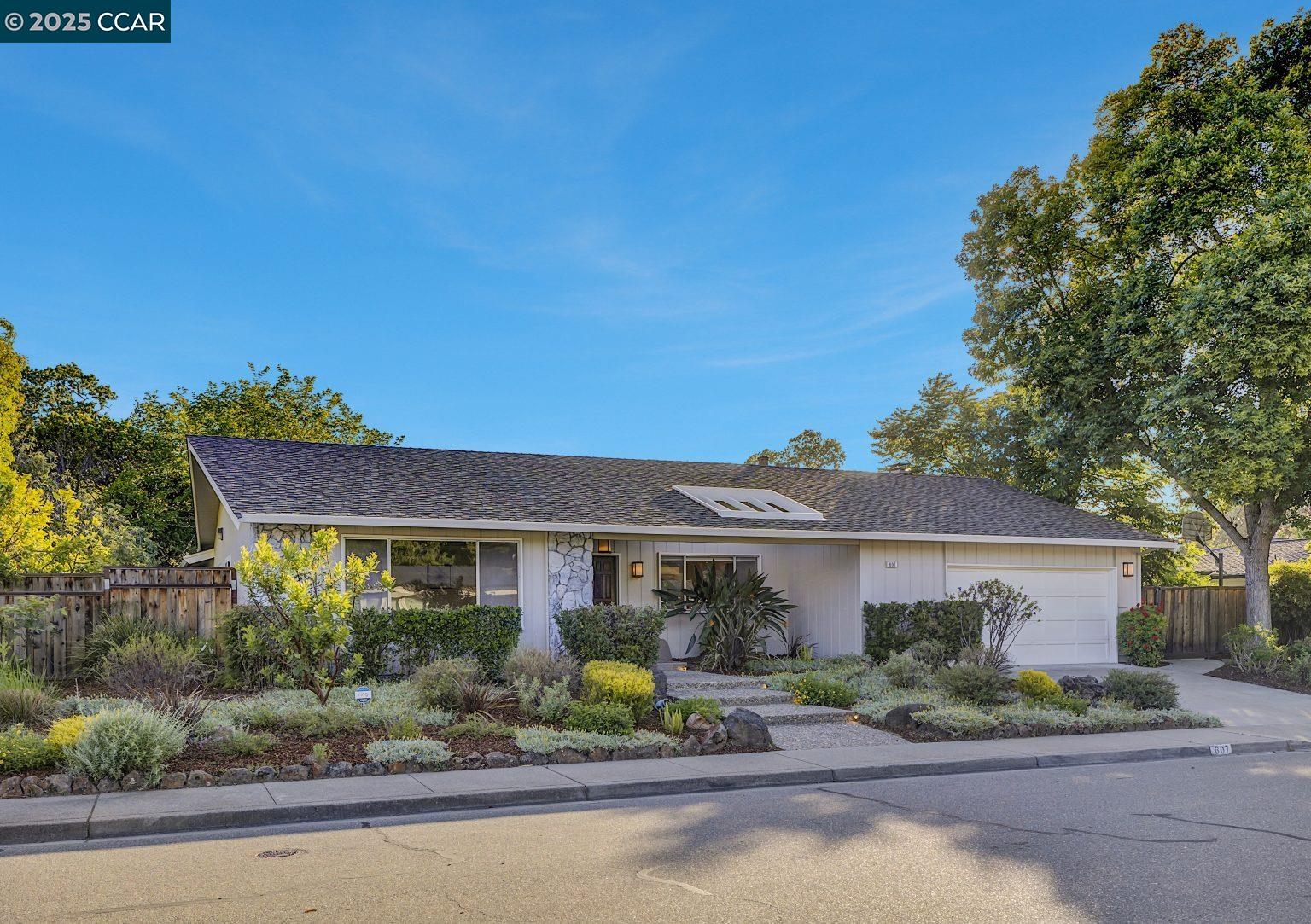 Detail Gallery Image 1 of 1 For 607 Hove Ct, Walnut Creek,  CA 94598 - 5 Beds | 2/1 Baths