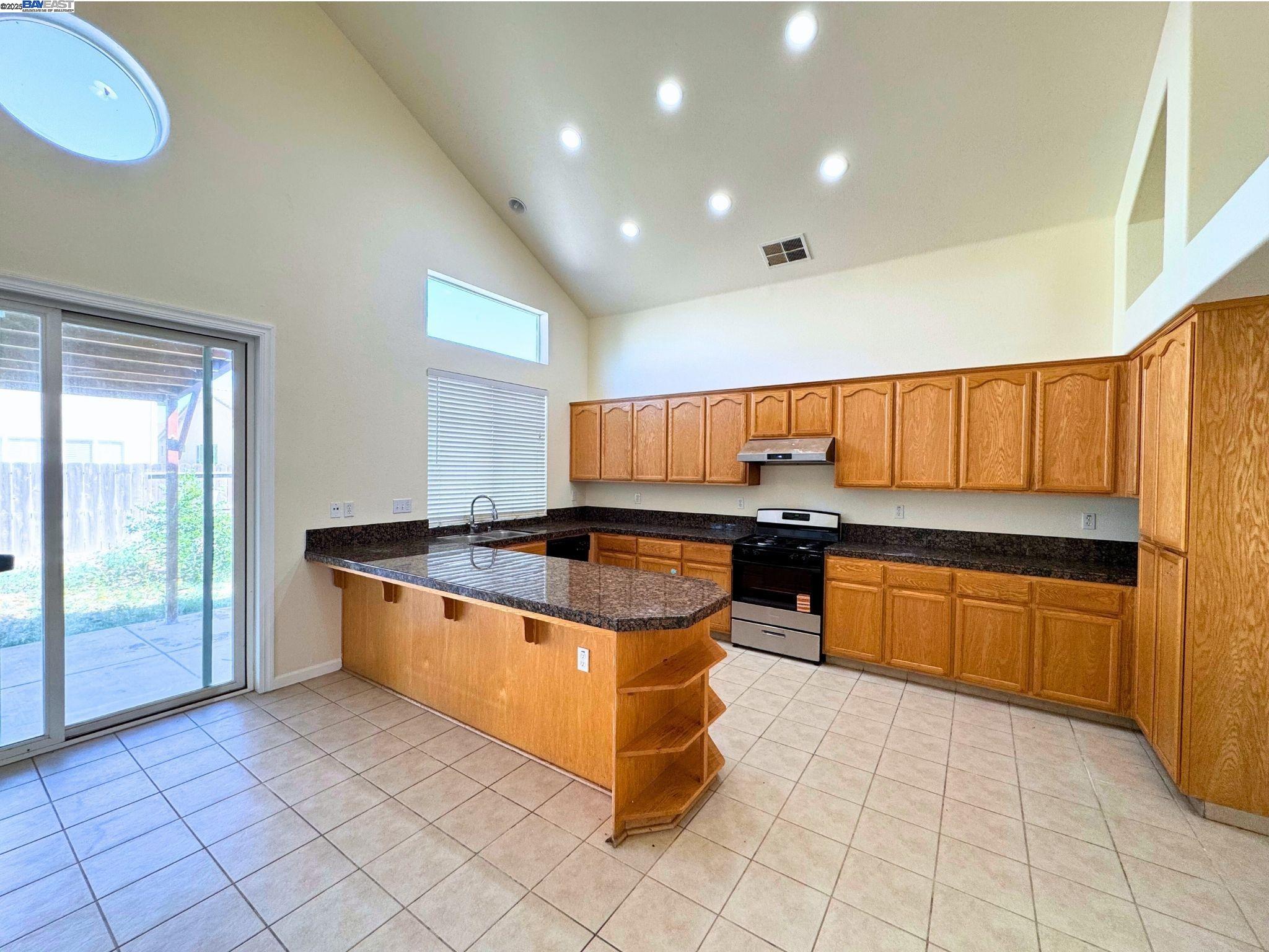 Detail Gallery Image 13 of 31 For 4651 Stern Dr, Merced,  CA 95348 - 4 Beds | 2/1 Baths