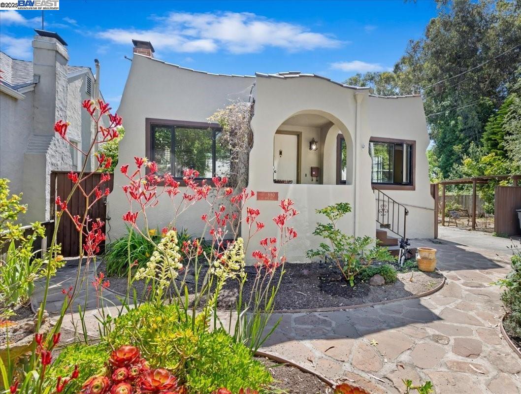 Detail Gallery Image 1 of 1 For 880 St. Mary Ave., San Leandro,  CA 94577 - 3 Beds | 2 Baths