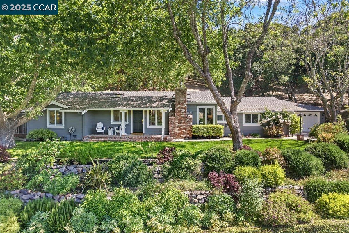 Detail Gallery Image 1 of 1 For 31 Parkway Ct, Orinda,  CA 94563 - 4 Beds | 3 Baths