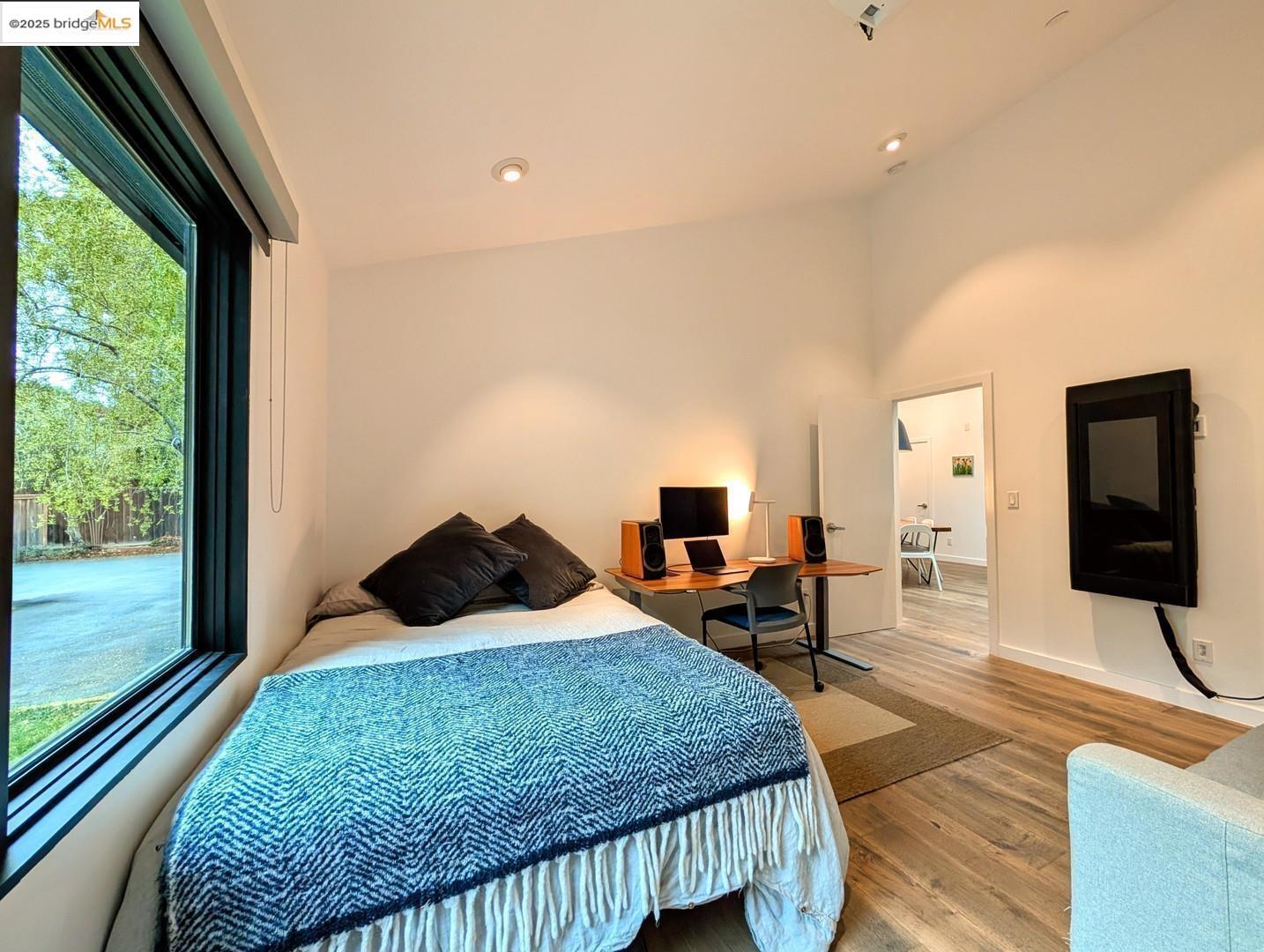 Detail Gallery Image 9 of 24 For 206 Donohoe St, East Palo Alto,  CA 94303 - 3 Beds | 3 Baths