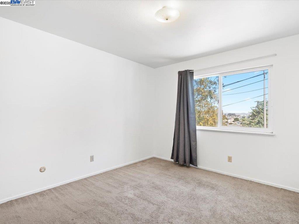 56 Edgewood Ct # A, Daly City, California 94014, 2 Bedrooms Bedrooms, 16 Rooms Rooms,1 BathroomBathrooms,Residential Lease,For Rent,56 Edgewood Ct # A,41099374
