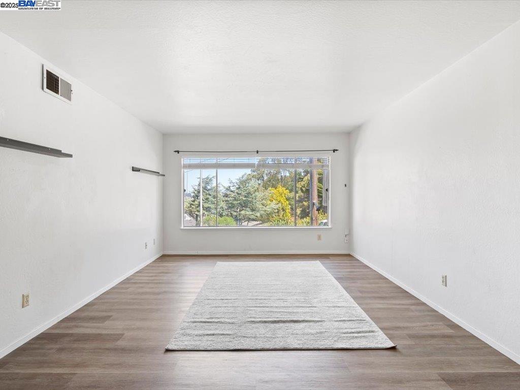 56 Edgewood Ct # A, Daly City, California 94014, 2 Bedrooms Bedrooms, 16 Rooms Rooms,1 BathroomBathrooms,Residential Lease,For Rent,56 Edgewood Ct # A,41099374