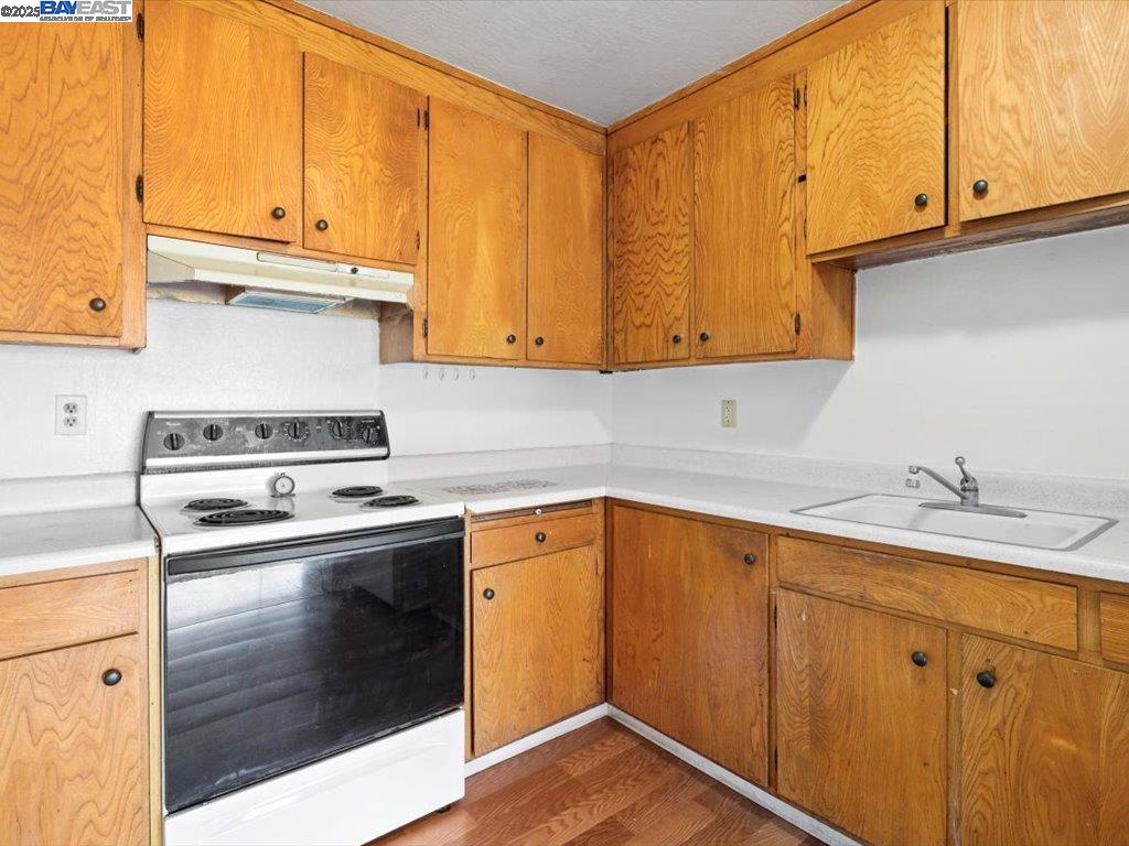 56 Edgewood Ct # A, Daly City, California 94014, 2 Bedrooms Bedrooms, 16 Rooms Rooms,1 BathroomBathrooms,Residential Lease,For Rent,56 Edgewood Ct # A,41099374