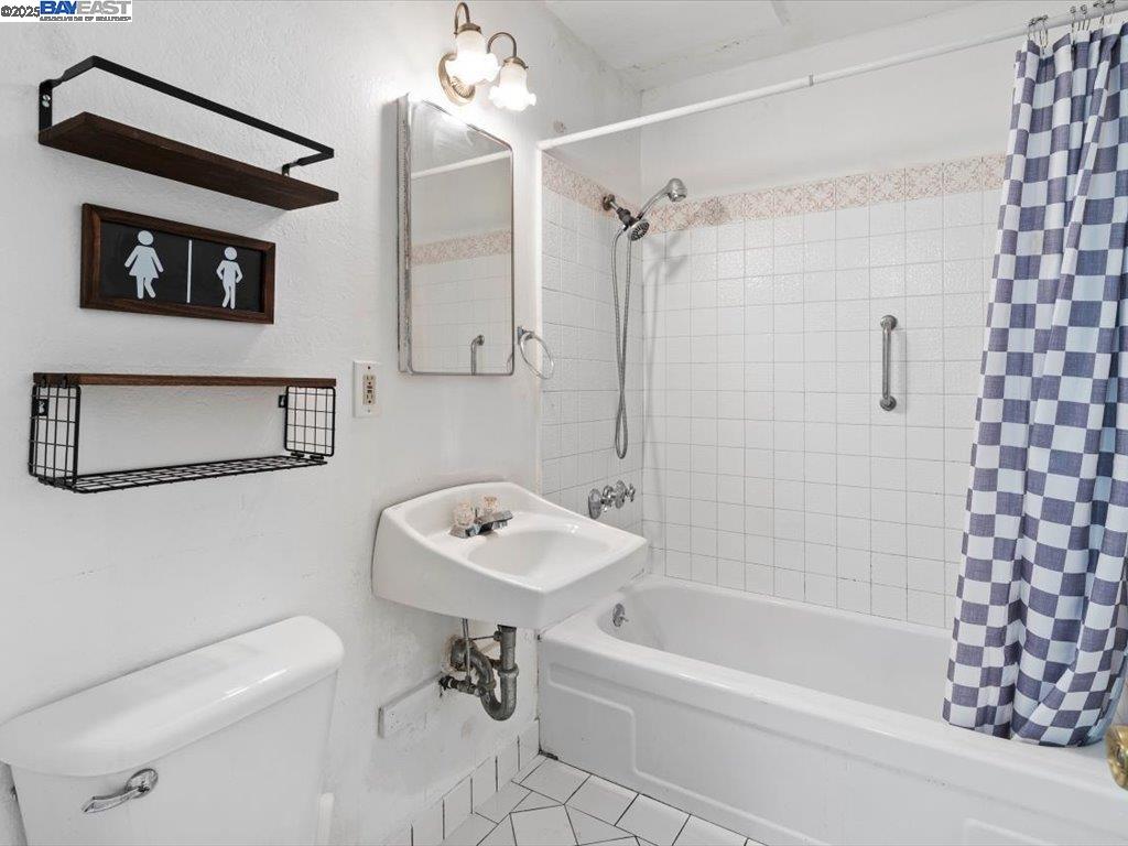 56 Edgewood Ct # A, Daly City, California 94014, 2 Bedrooms Bedrooms, 16 Rooms Rooms,1 BathroomBathrooms,Residential Lease,For Rent,56 Edgewood Ct # A,41099374