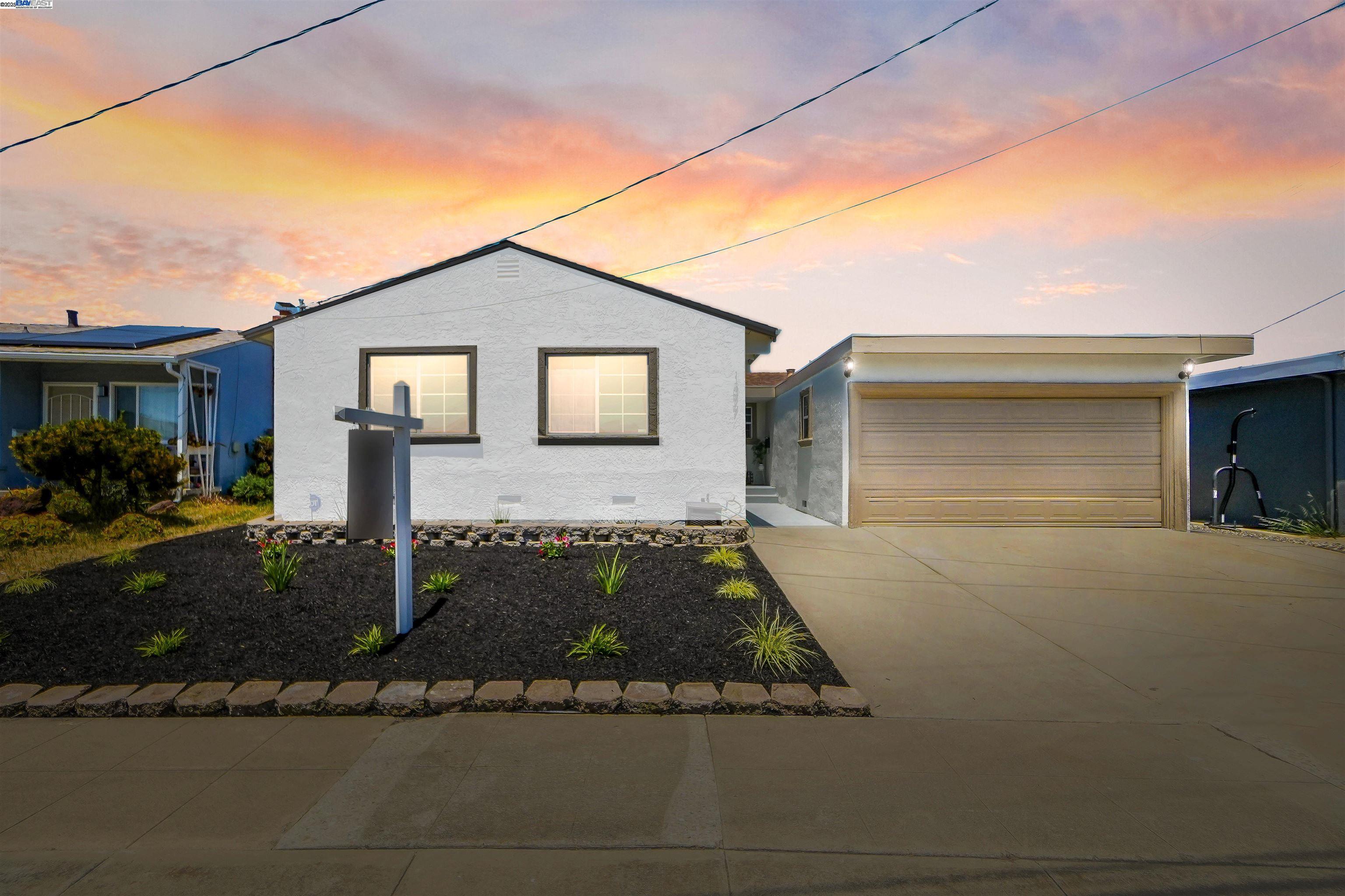Detail Gallery Image 1 of 1 For 1377 Henderson Ln, Hayward,  CA 94544 - 3 Beds | 2 Baths