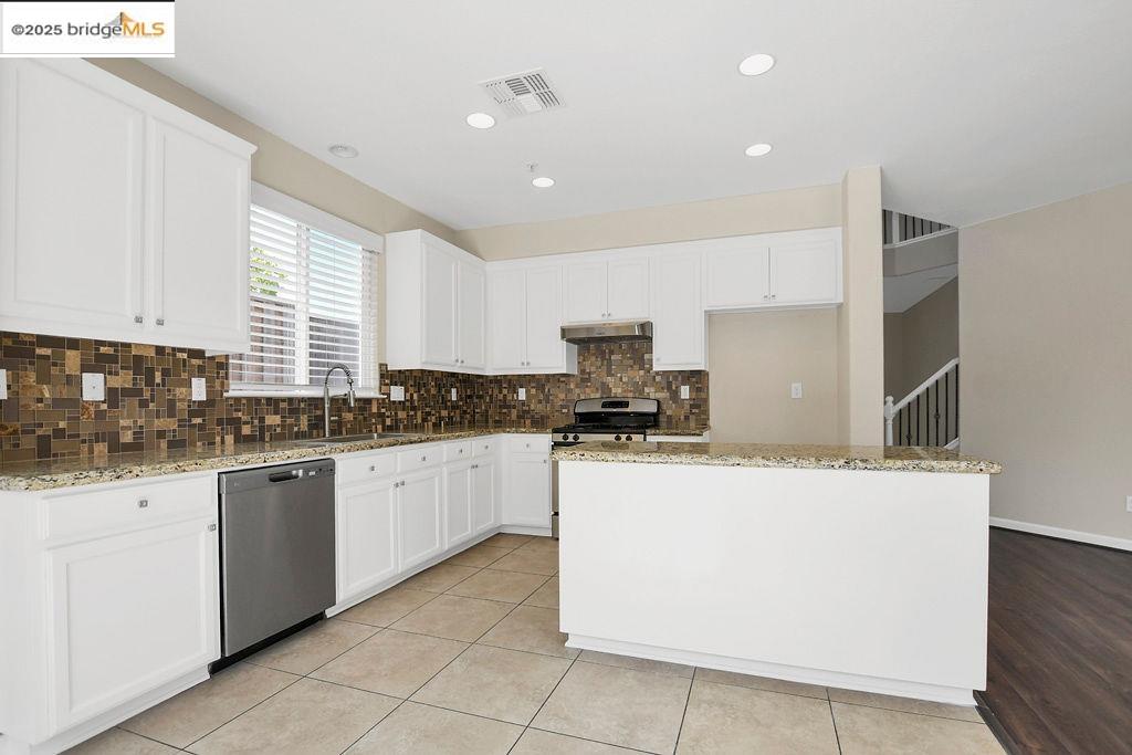 Detail Gallery Image 21 of 52 For 3120 Rio Viejo Drive, Bay Point,  CA 94565-7693 - 5 Beds | 3 Baths