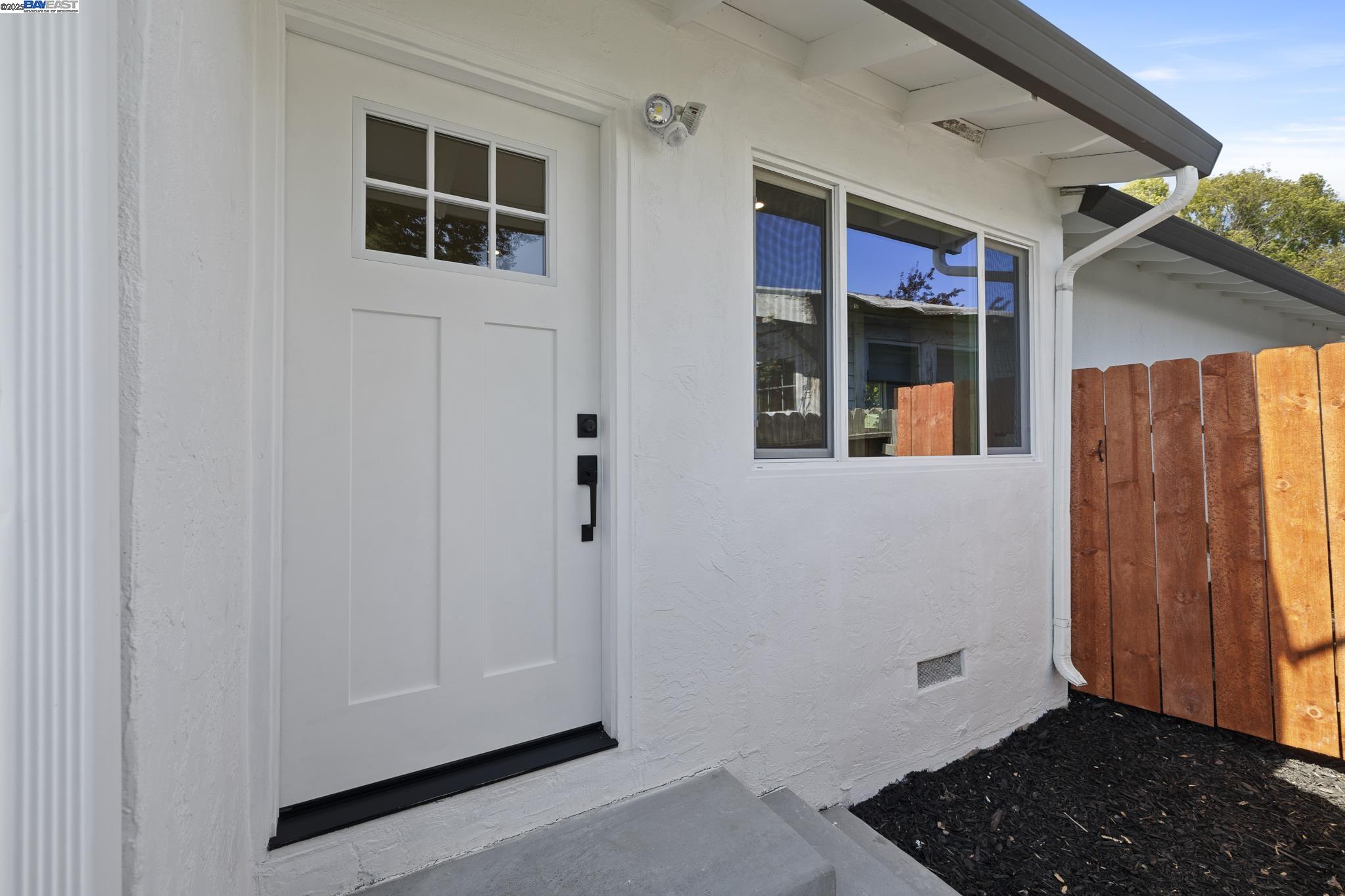 Detail Gallery Image 3 of 15 For 126 Gleason, Vallejo,  CA 94590 - 2 Beds | 1 Baths