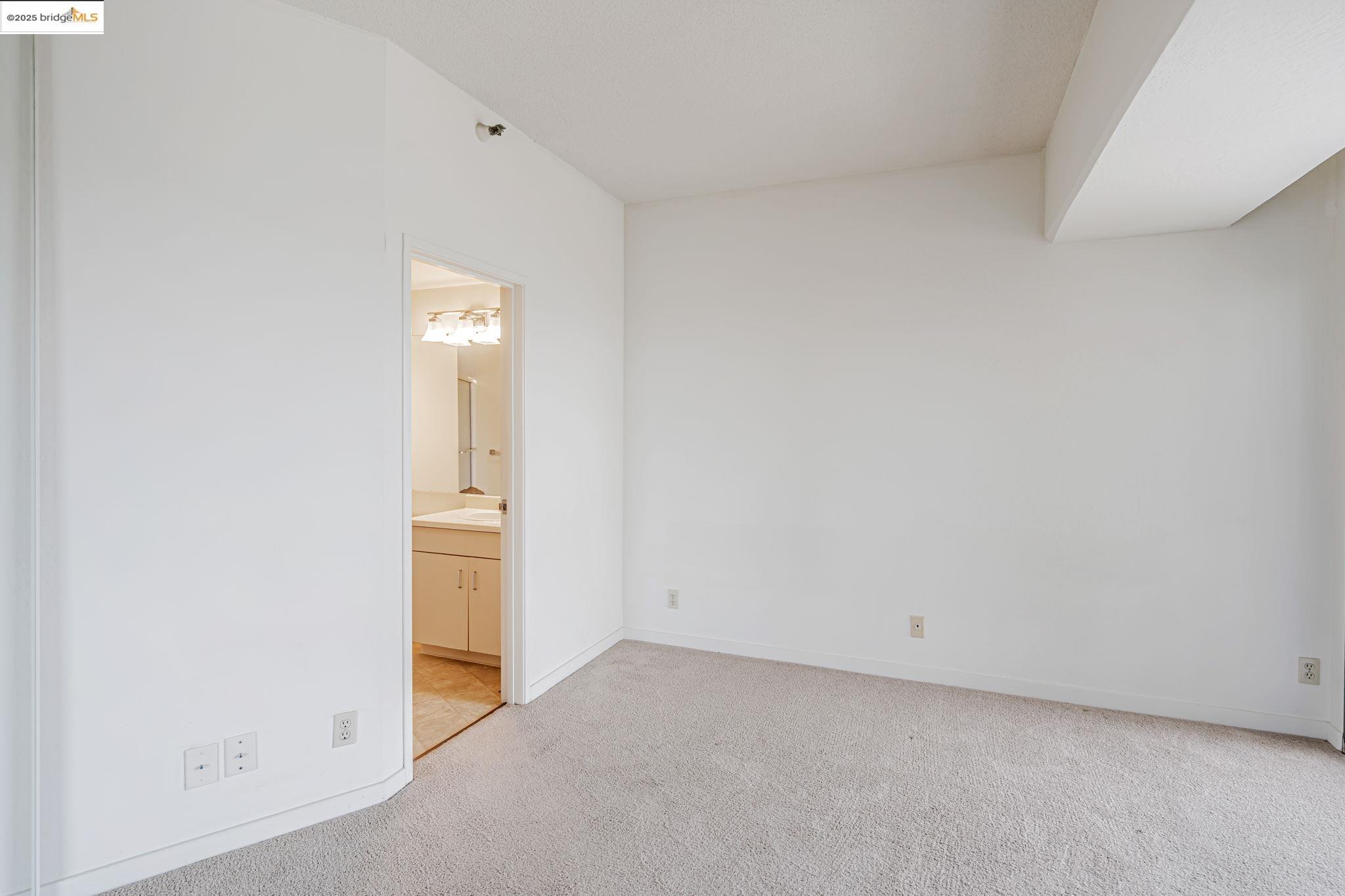 Photo #11: 41099382 Listing: Photo #11